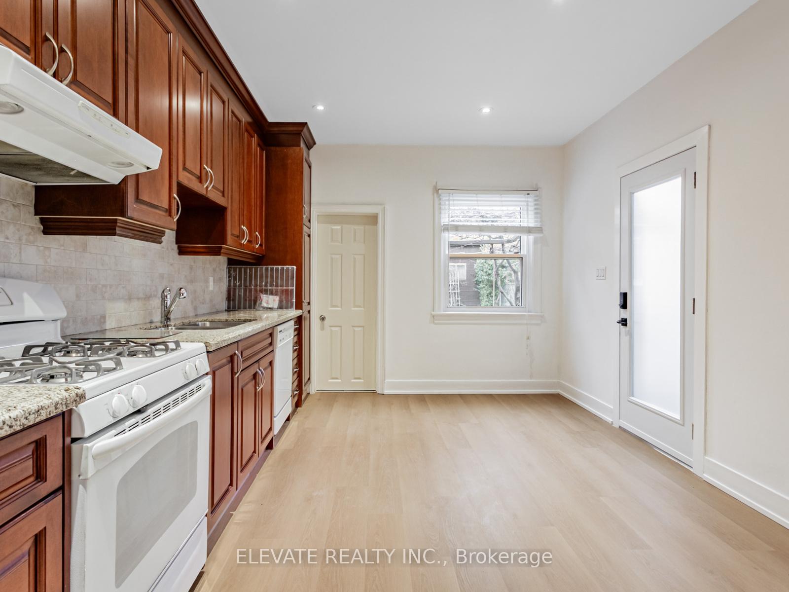 Photo 6 of Unit 1, 135 Bellwoods Avenue, Toronto, Trinity-Bellwoods — HOMEH