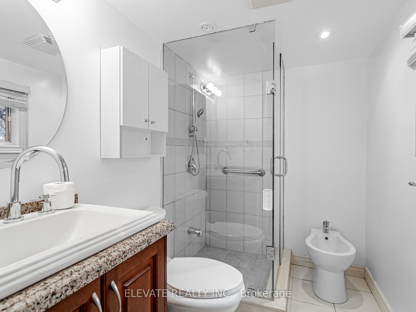 Photo 11 of Unit 1, 135 Bellwoods Avenue, Toronto, Trinity-Bellwoods — HOMEH