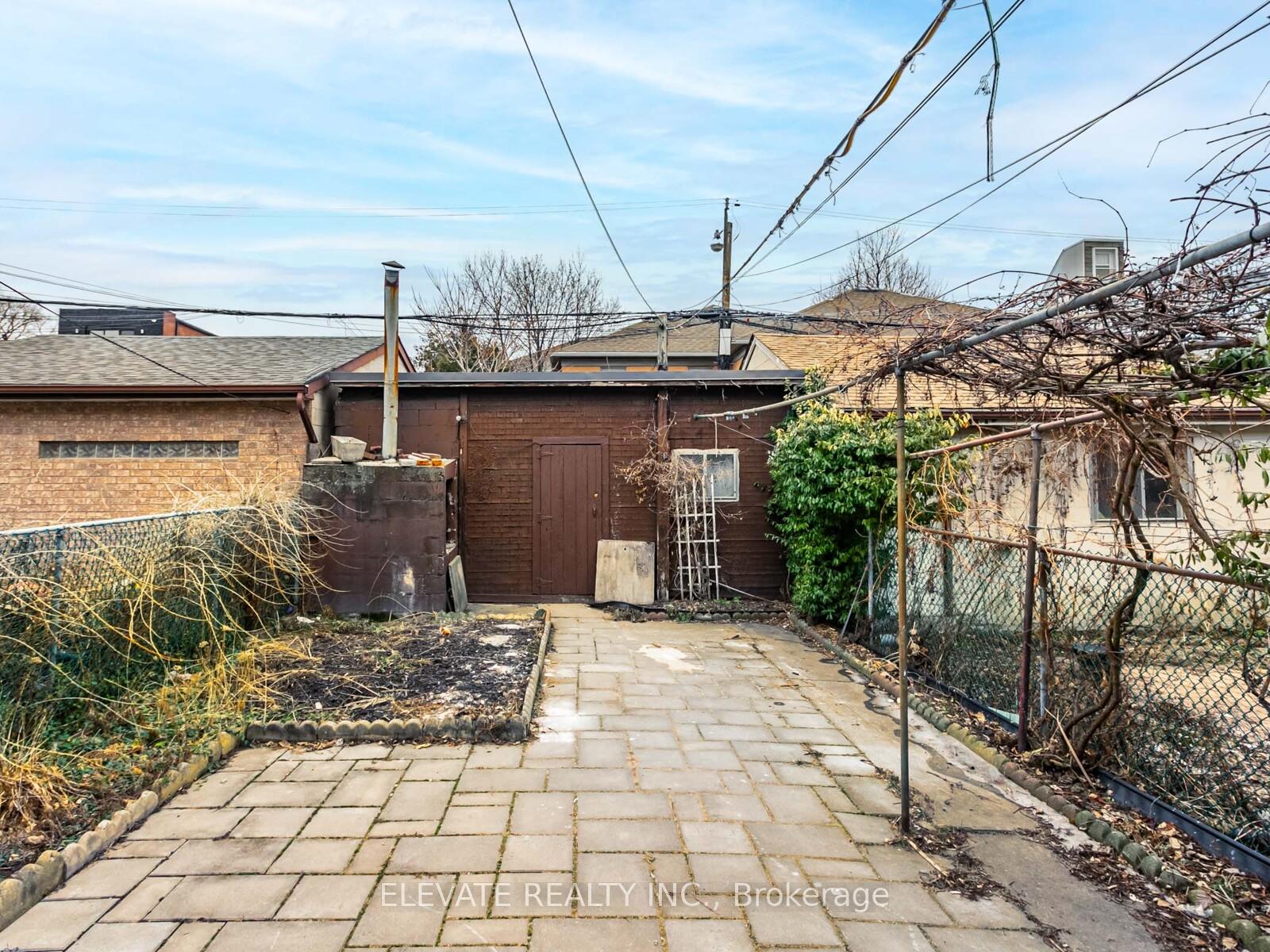 Photo 12 of Unit 1, 135 Bellwoods Avenue, Toronto, Trinity-Bellwoods — HOMEH
