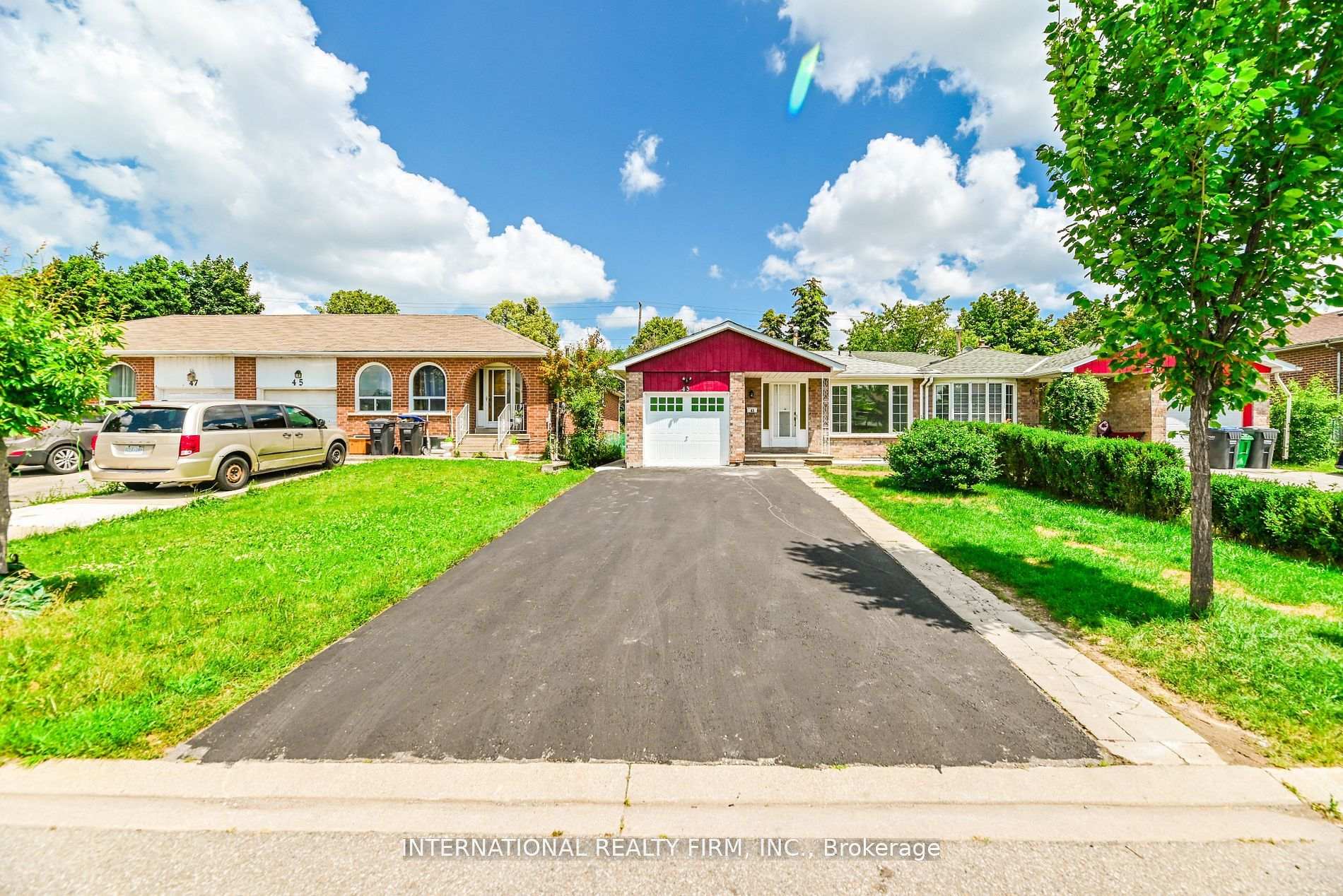 Photo 2 of 43 Mallard Crescent, Brampton, Central Park — HOMEH