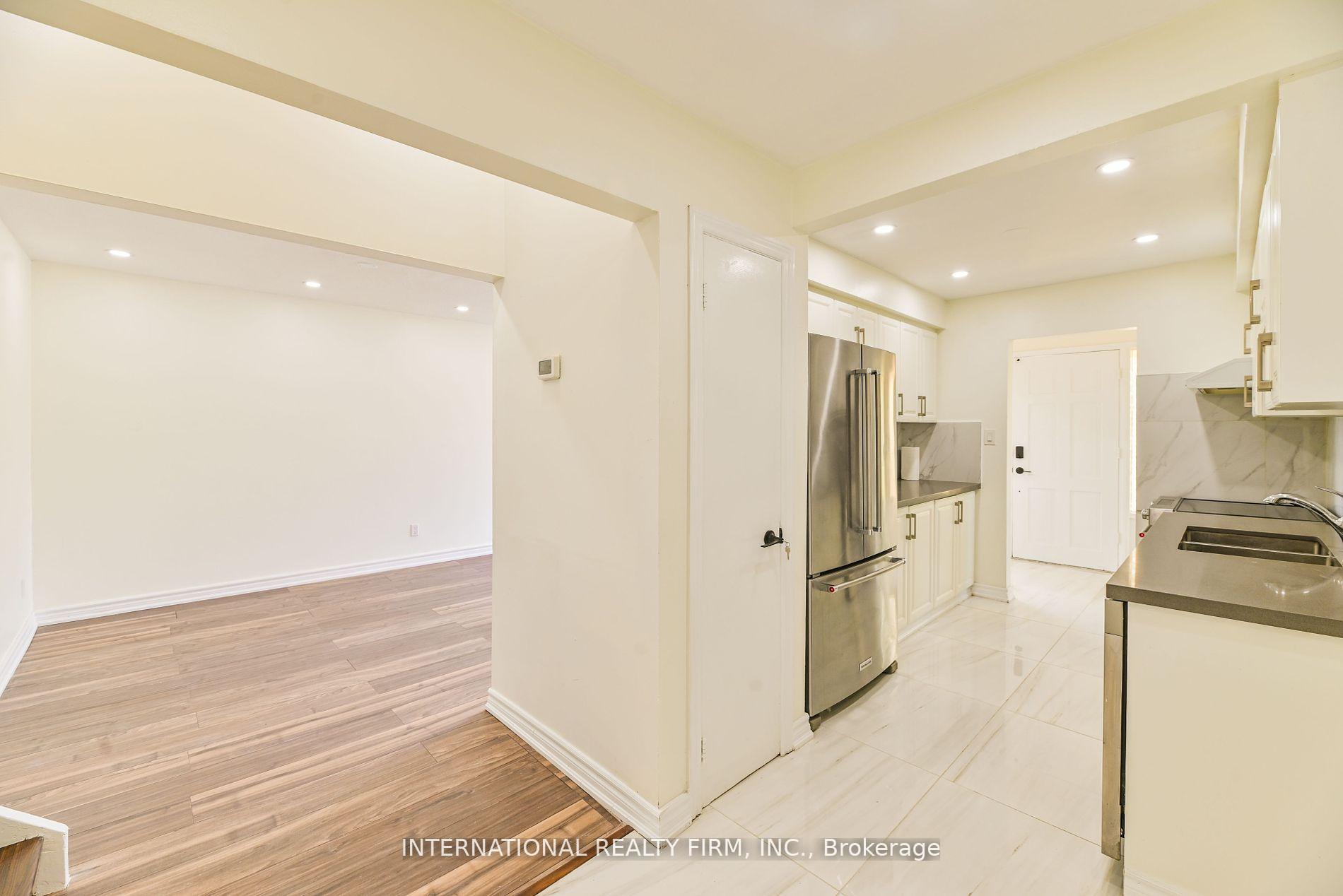 Photo 5 of 43 Mallard Crescent, Brampton, Central Park — HOMEH