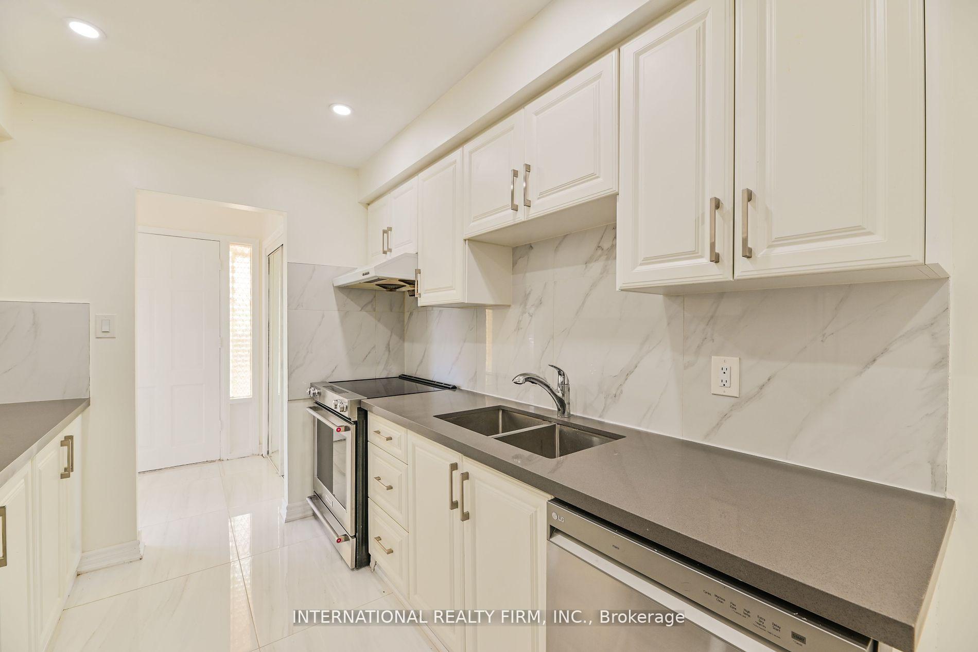 Photo 8 of 43 Mallard Crescent, Brampton, Central Park — HOMEH