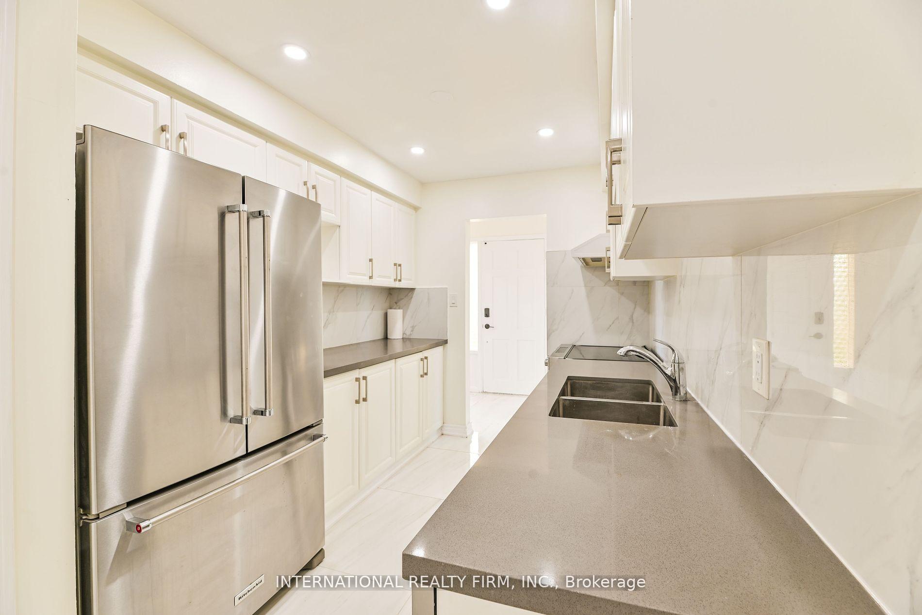 Photo 10 of 43 Mallard Crescent, Brampton, Central Park — HOMEH