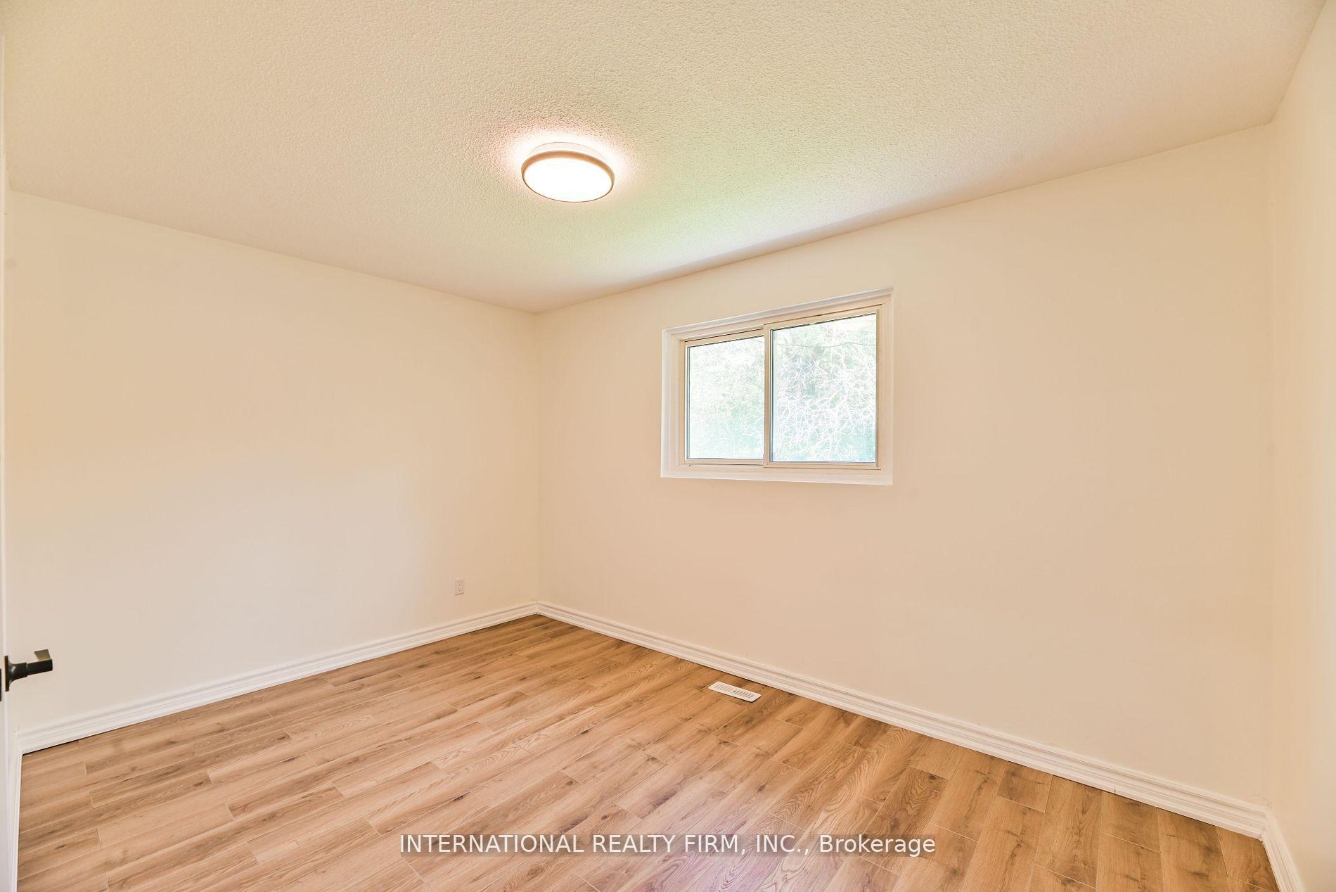 Photo 15 of 43 Mallard Crescent, Brampton, Central Park — HOMEH