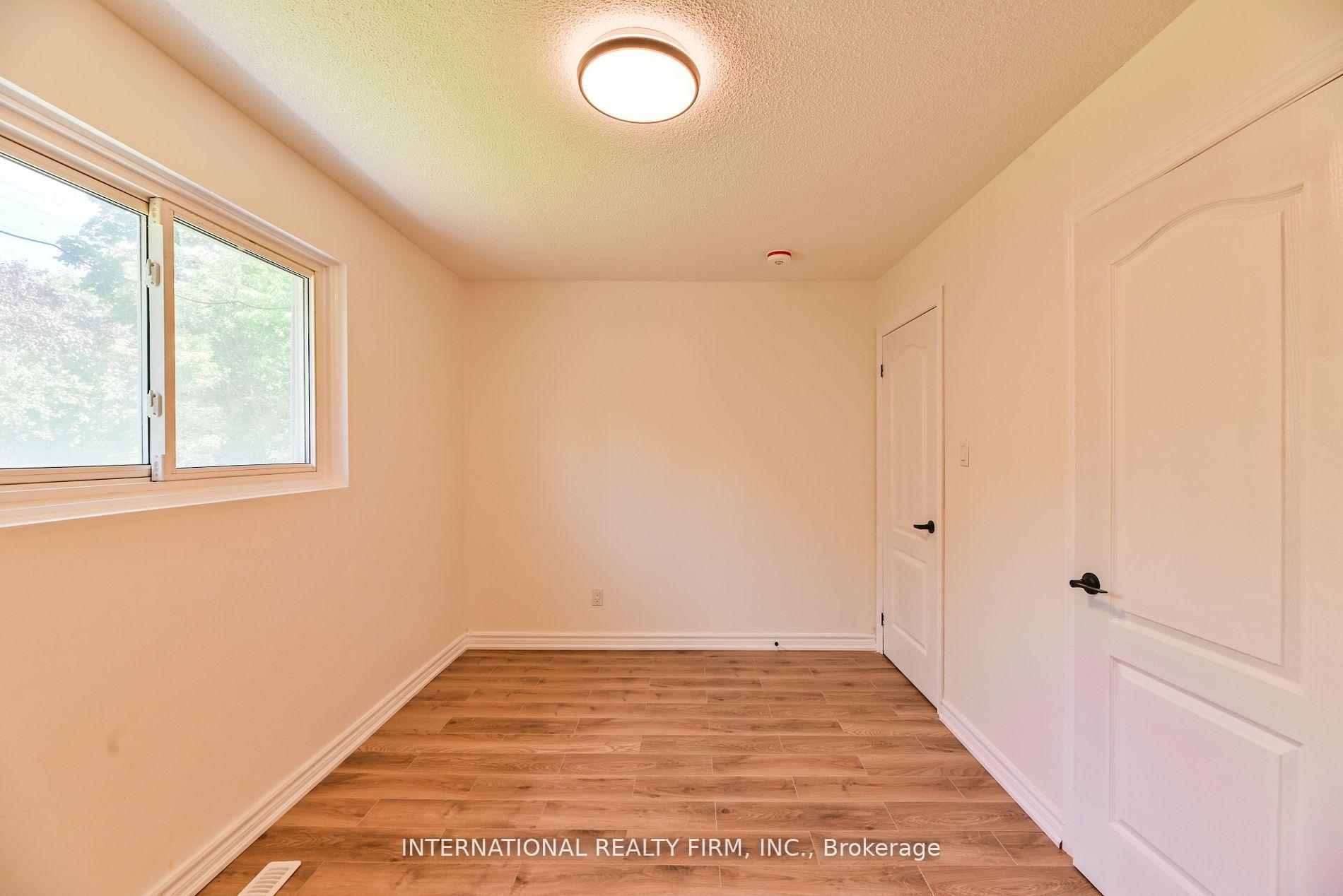 Photo 16 of 43 Mallard Crescent, Brampton, Central Park — HOMEH