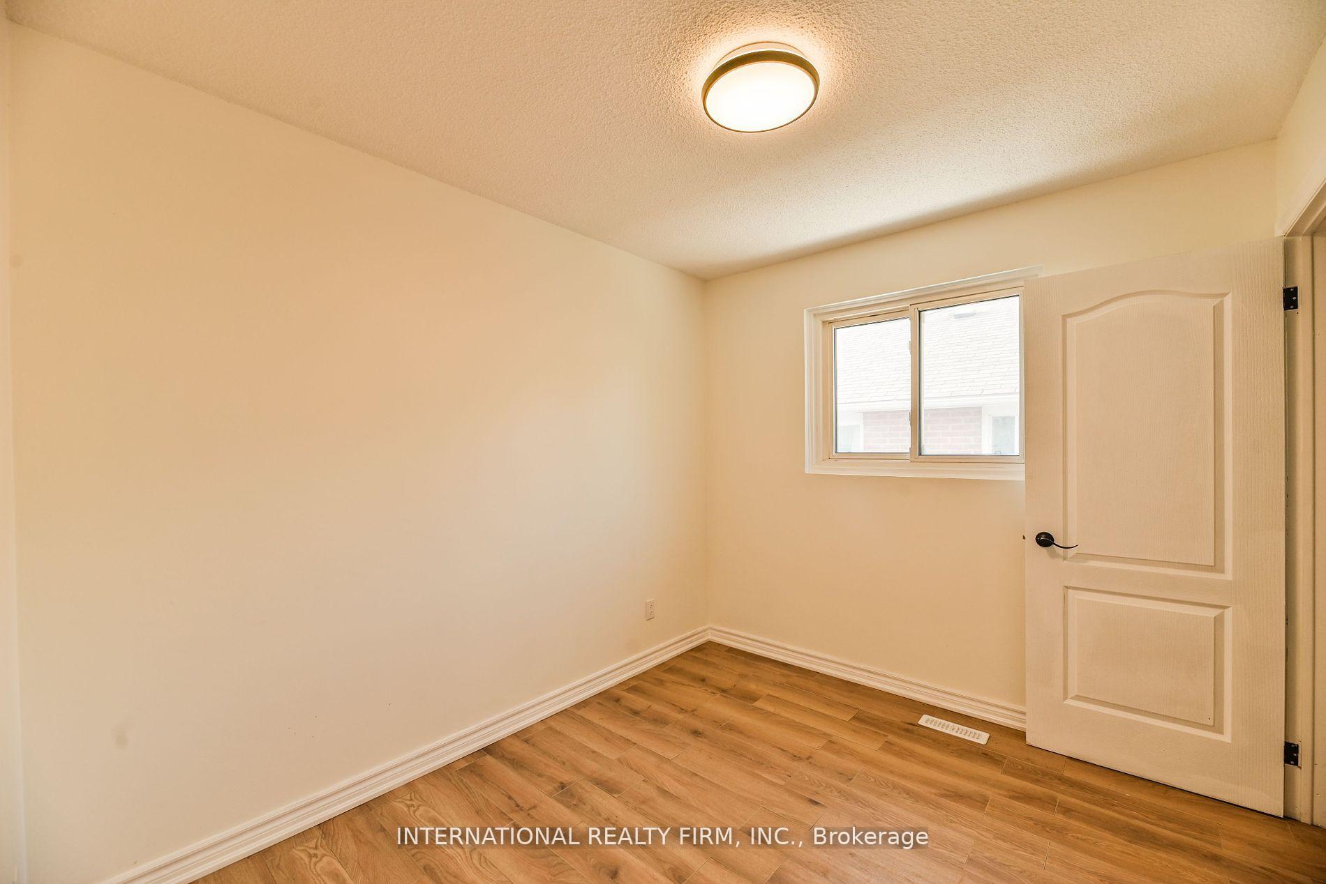 Photo 17 of 43 Mallard Crescent, Brampton, Central Park — HOMEH
