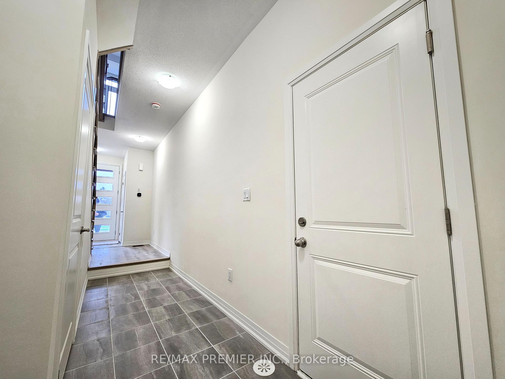 Photo 5 of 21 Bluebird Lane, Barrie, Painswick South — HOMEH