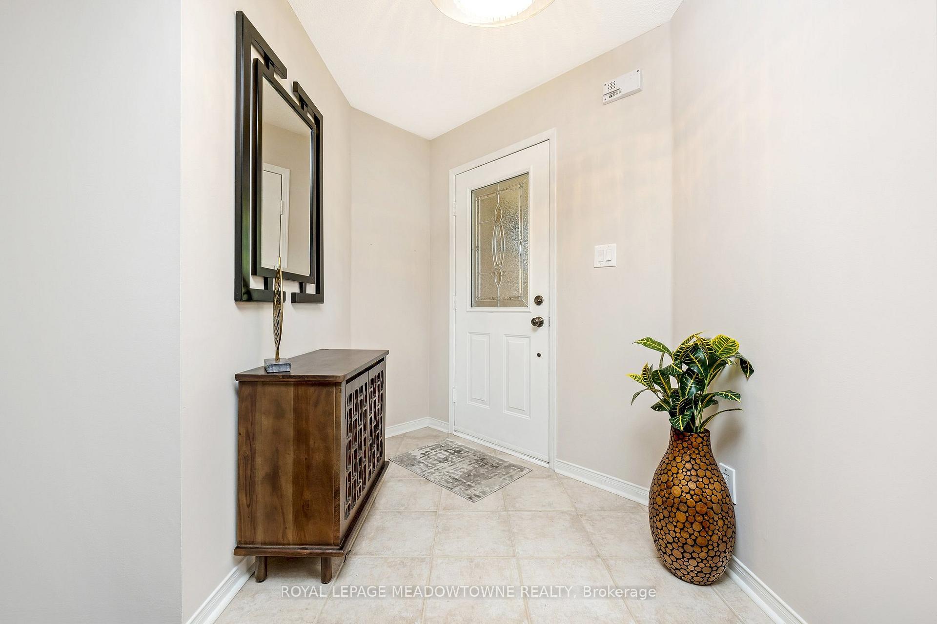Photo 4 of 110 Pentland Road, Hamilton, Waterdown — HOMEH