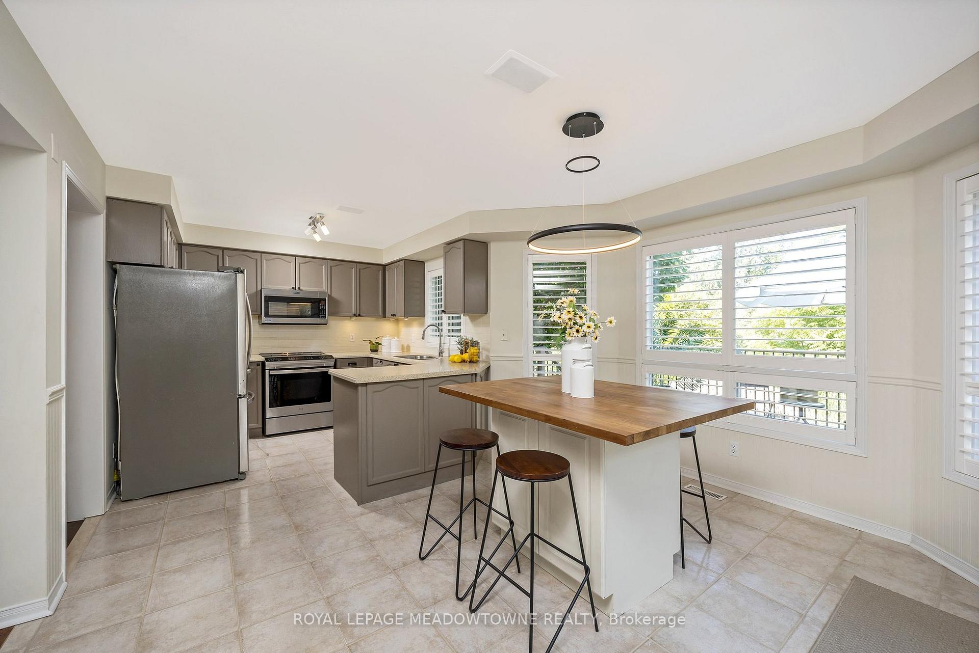 Photo 10 of 110 Pentland Road, Hamilton, Waterdown — HOMEH