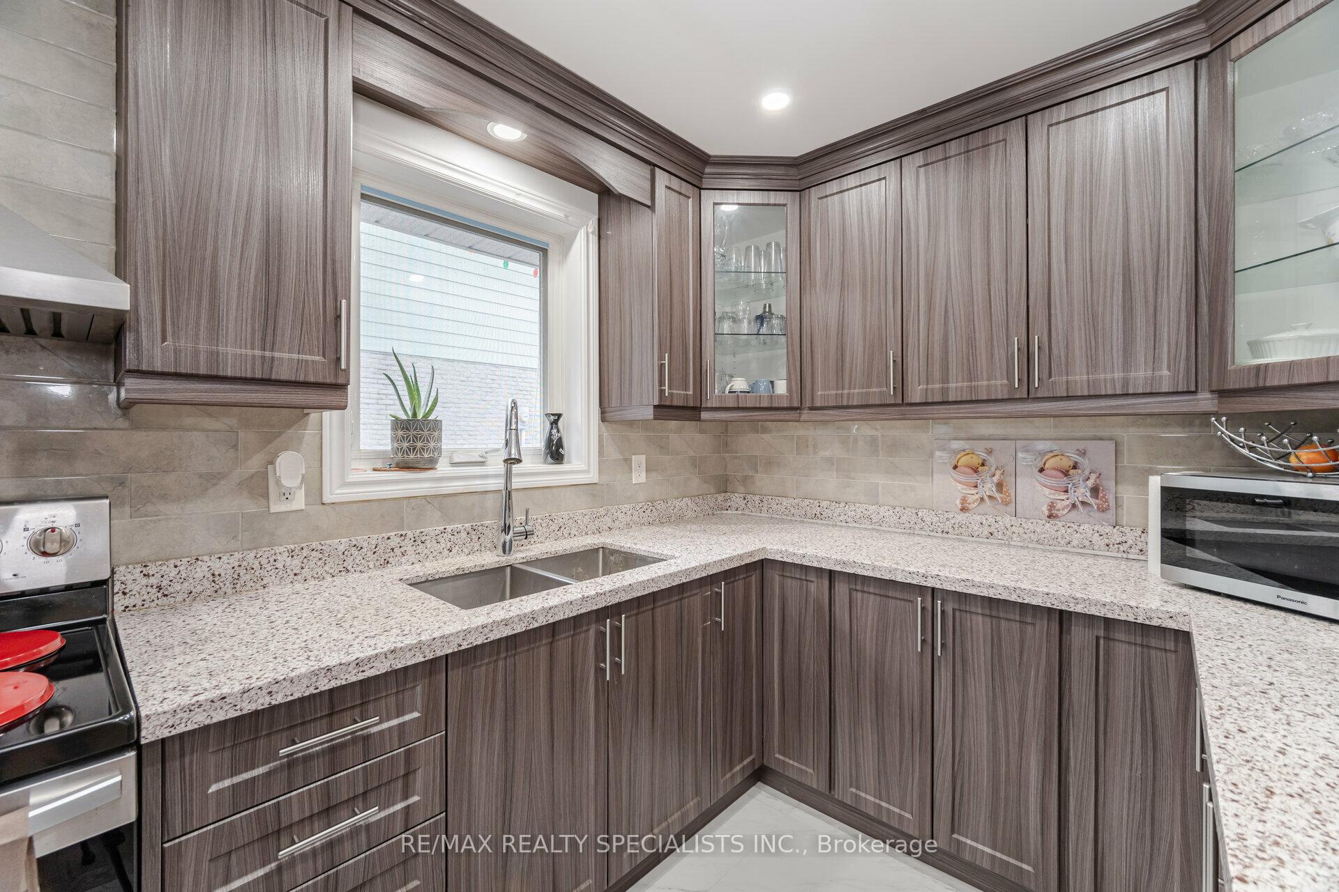 Photo 12 of 21 Crawford Drive, Brampton, Madoc — HOMEH