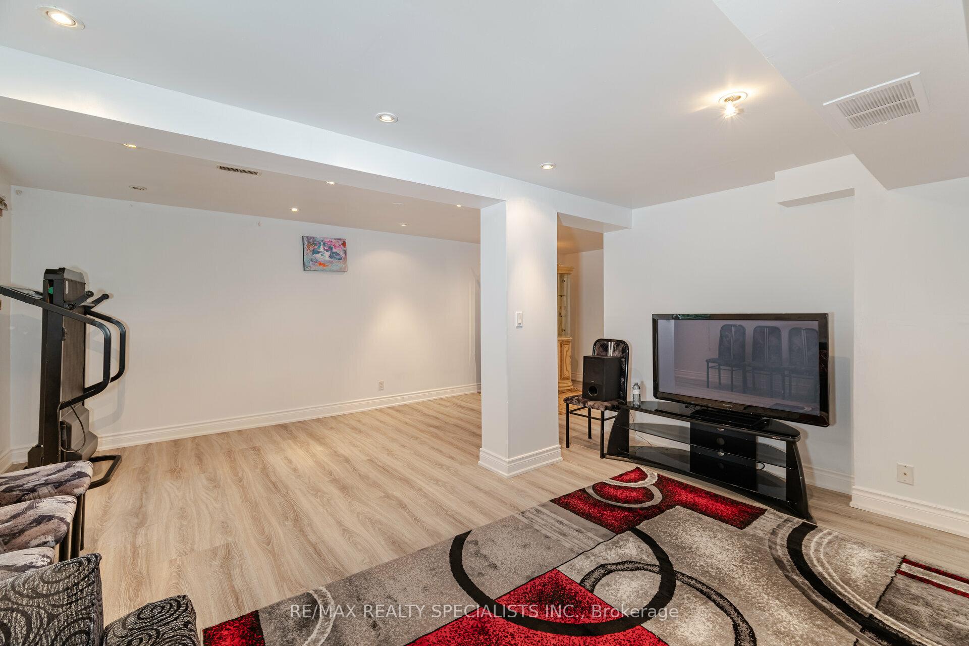 Photo 33 of 21 Crawford Drive, Brampton, Madoc — HOMEH