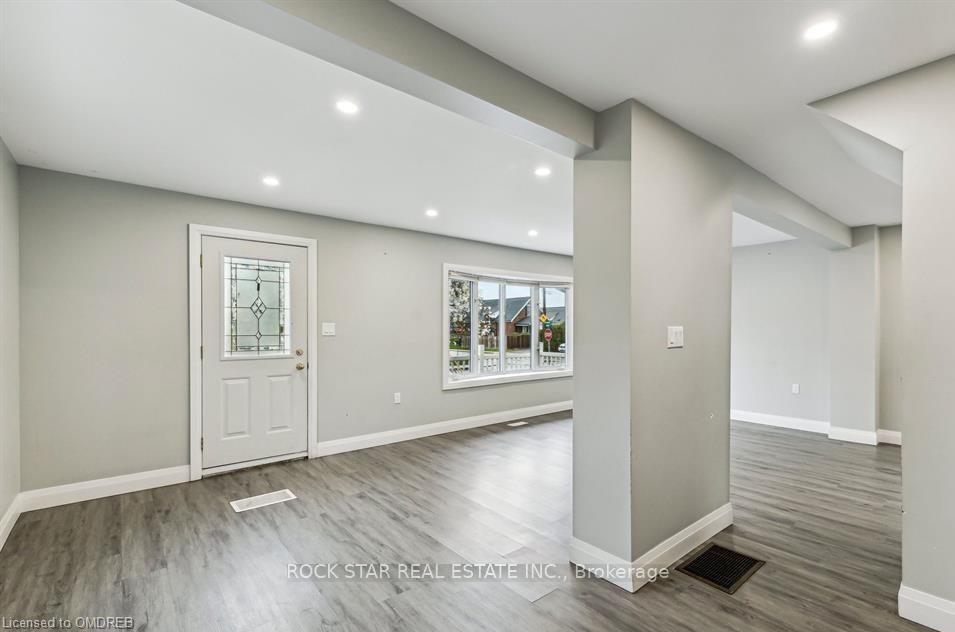 Photo 7 of 131 Bell Avenue, Hamilton, Bartonville — HOMEH