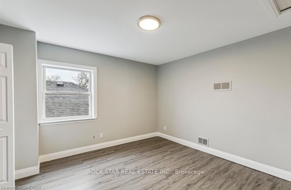 Photo 13 of 131 Bell Avenue, Hamilton, Bartonville — HOMEH