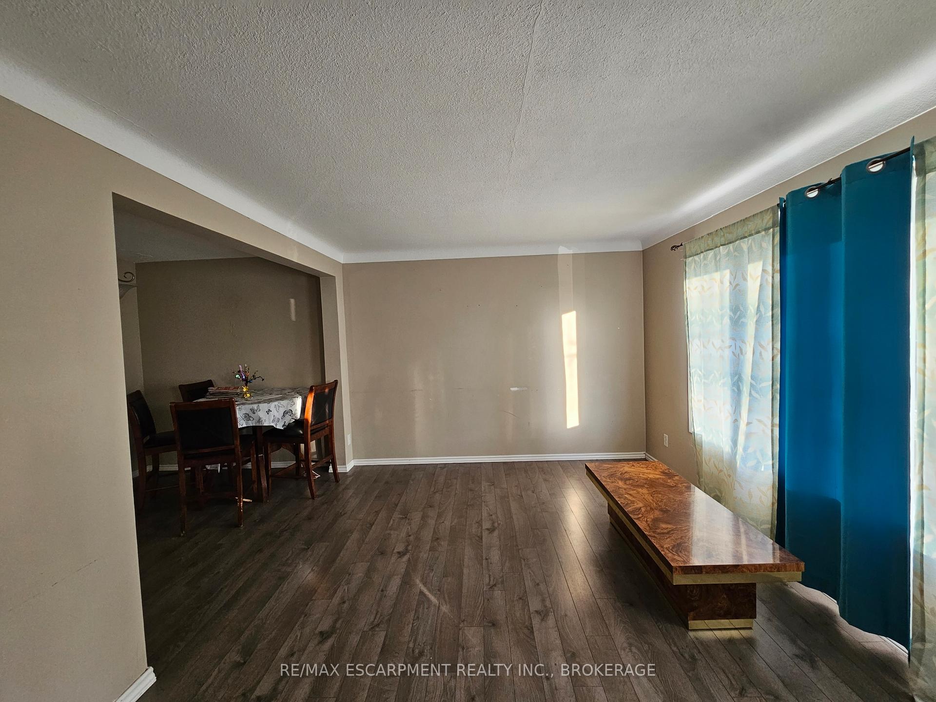 Photo 3 of Unit B, 100 Endicott Terrace, Welland, Prince Charles — HOMEH