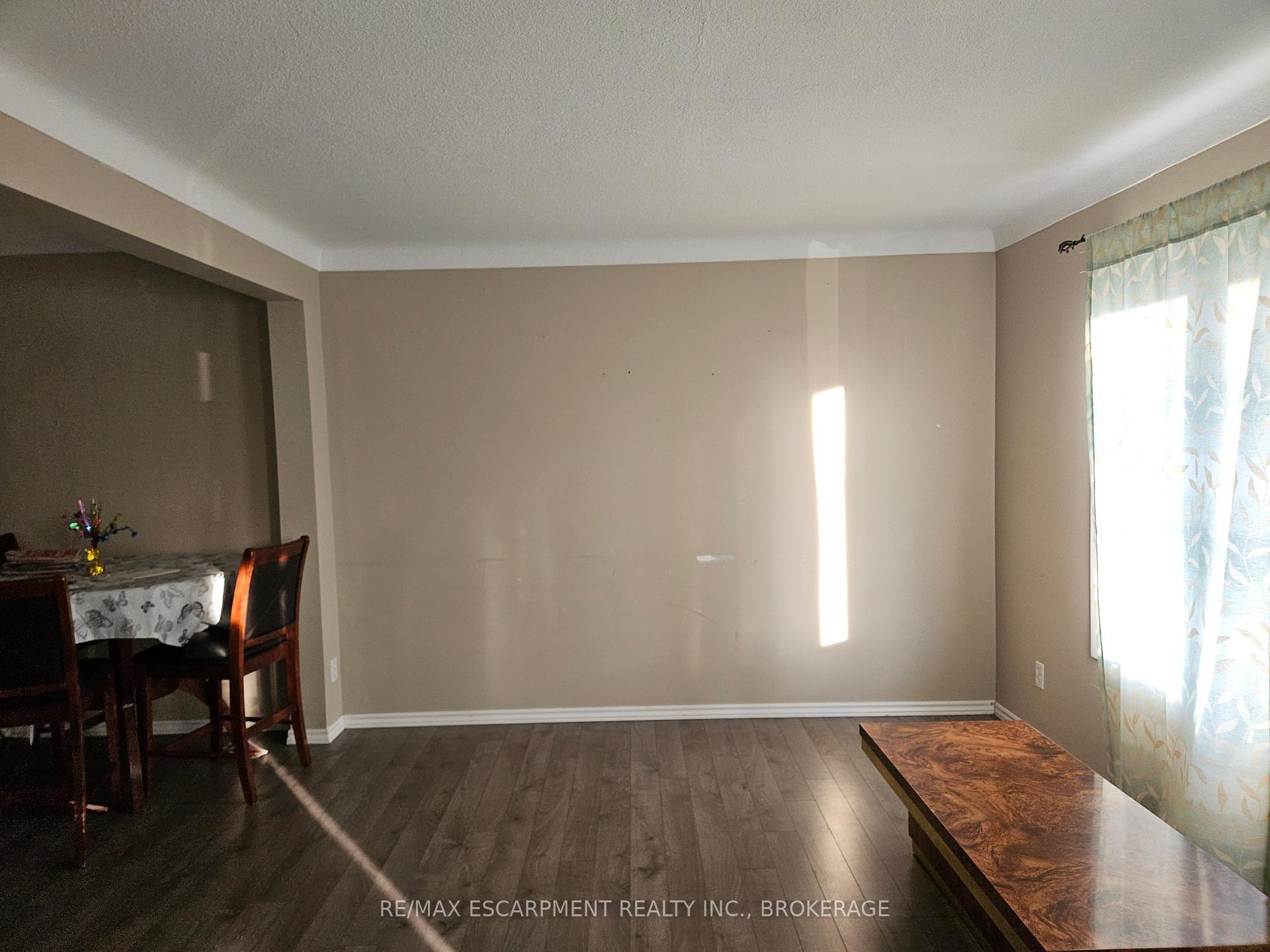 Photo 6 of Unit B, 100 Endicott Terrace, Welland, Prince Charles — HOMEH