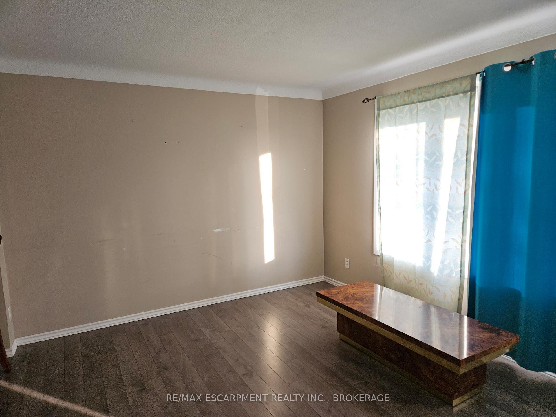 Photo 4 of Unit B, 100 Endicott Terrace, Welland, Prince Charles — HOMEH