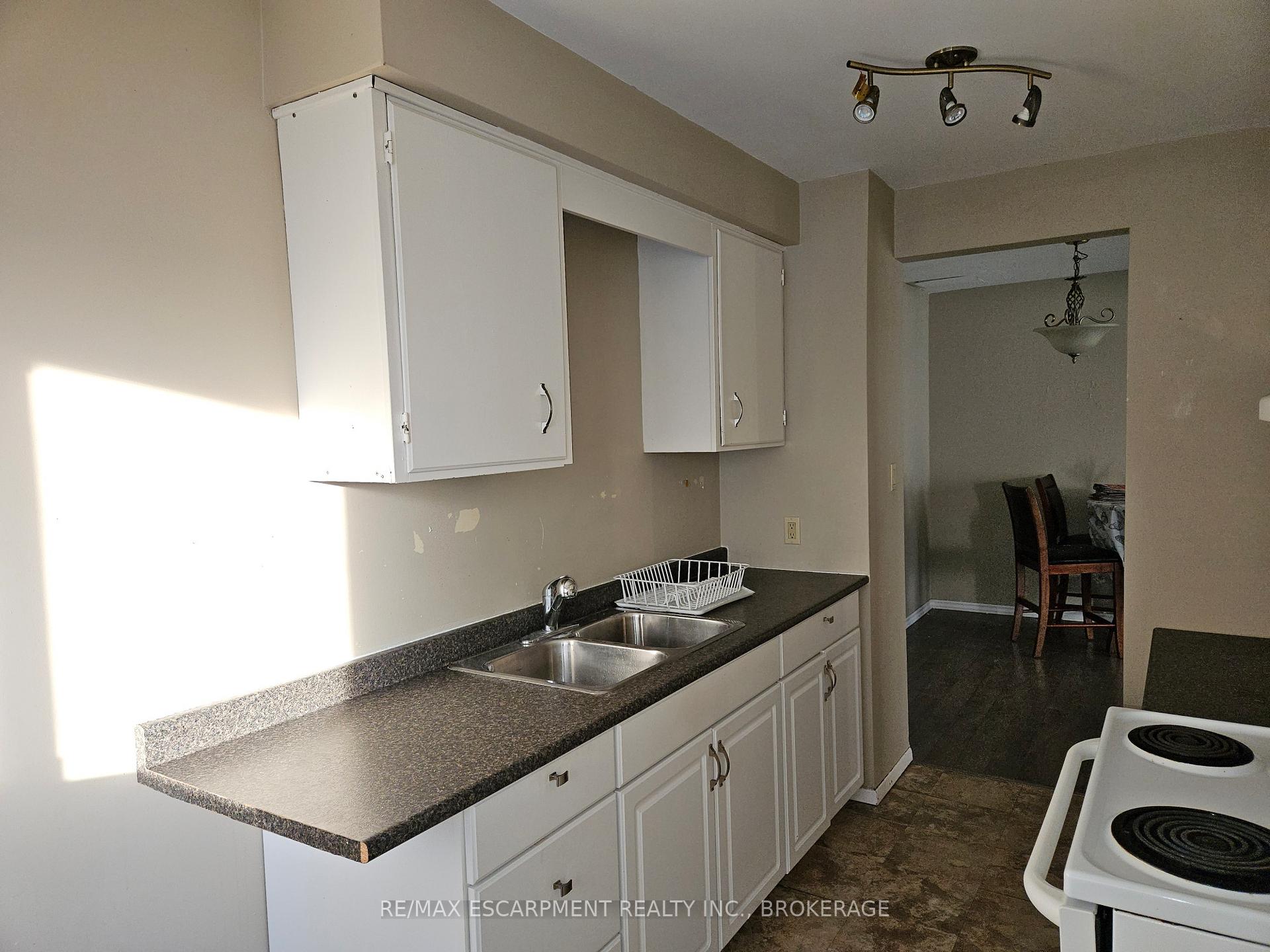 Photo 8 of Unit B, 100 Endicott Terrace, Welland, Prince Charles — HOMEH