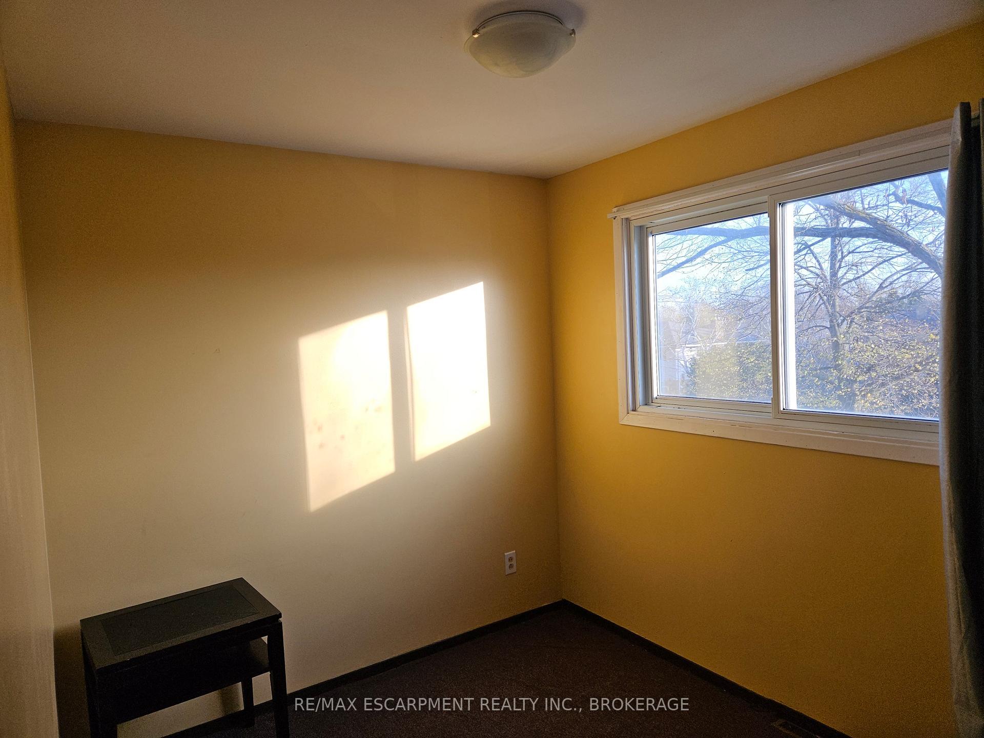 Photo 10 of Unit B, 100 Endicott Terrace, Welland, Prince Charles — HOMEH
