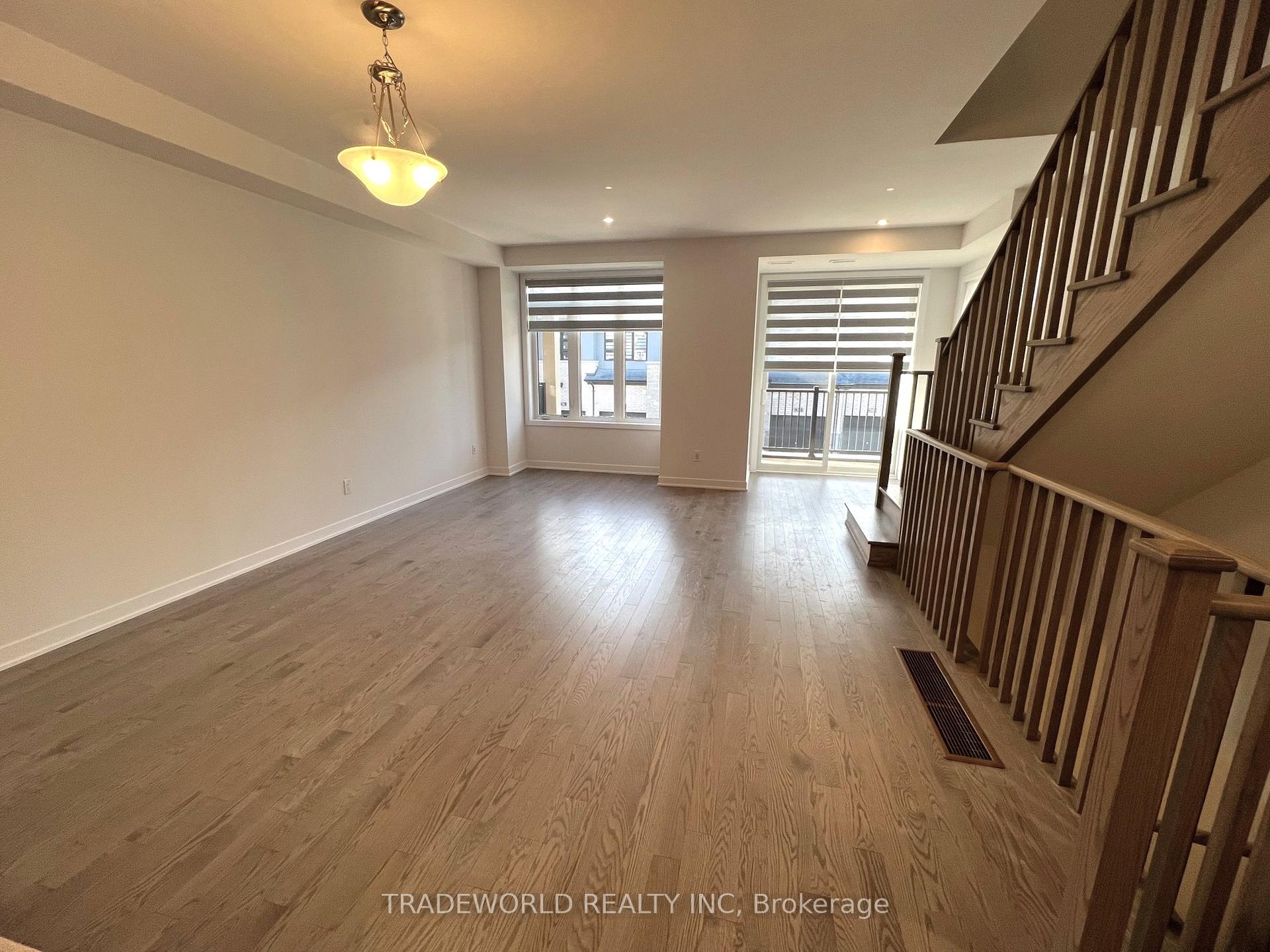 Photo 2 of 29 John Canning Way, Markham, Unionville — HOMEH