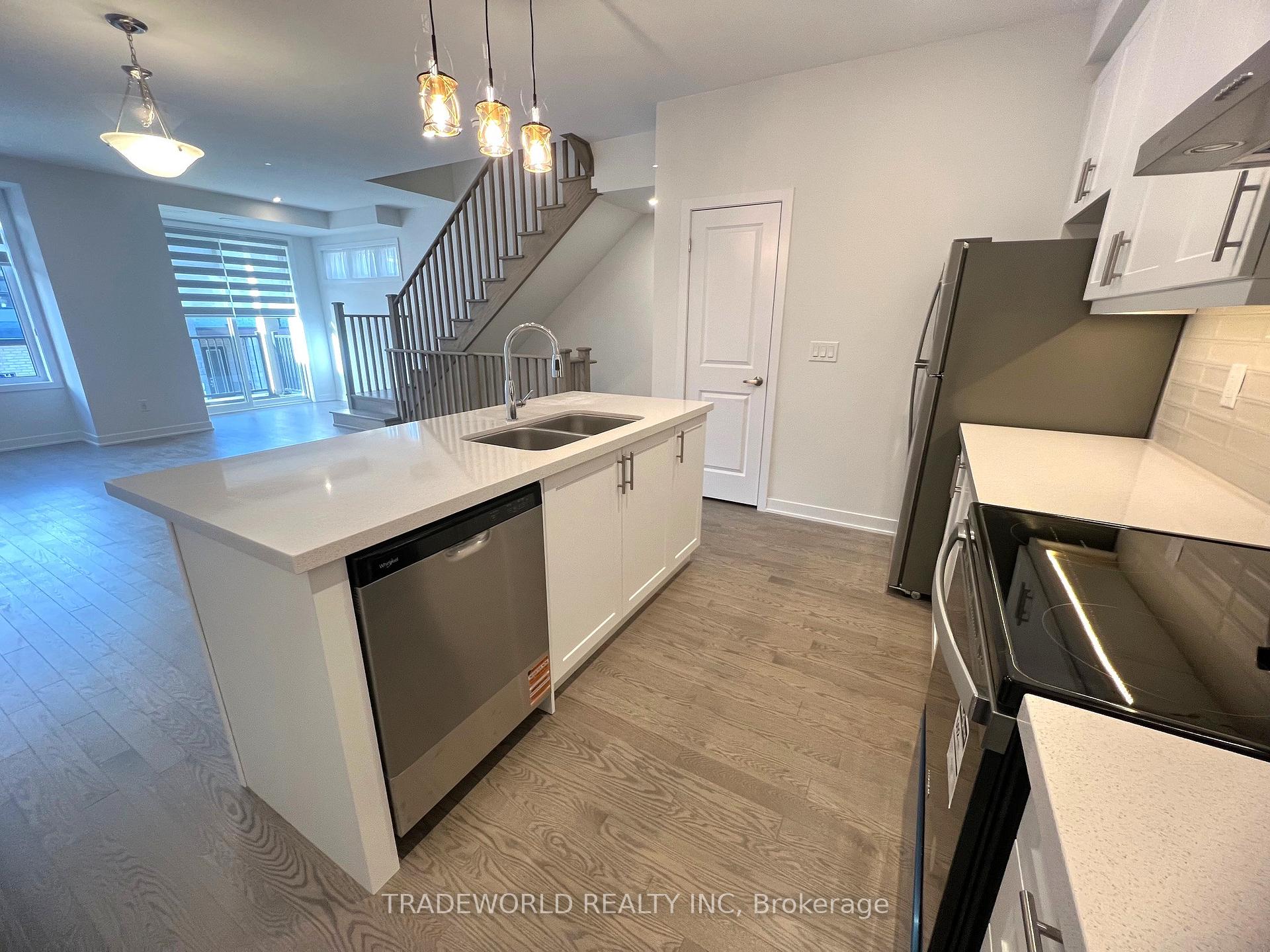 Photo 10 of 29 John Canning Way, Markham, Unionville — HOMEH
