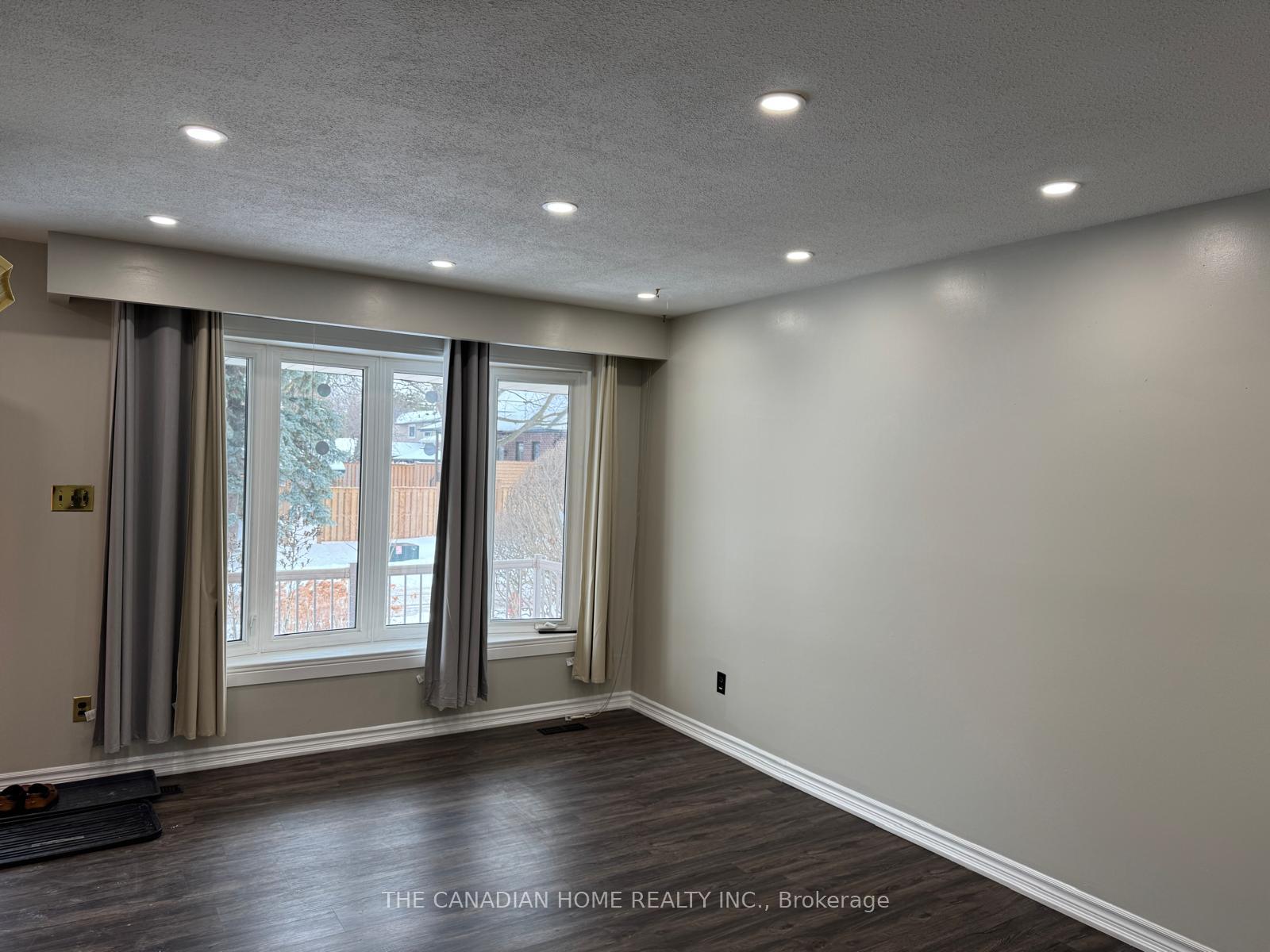 Photo 2 of Unit Upper, 66 Caledon Crescent, Brampton, Brampton East — HOMEH