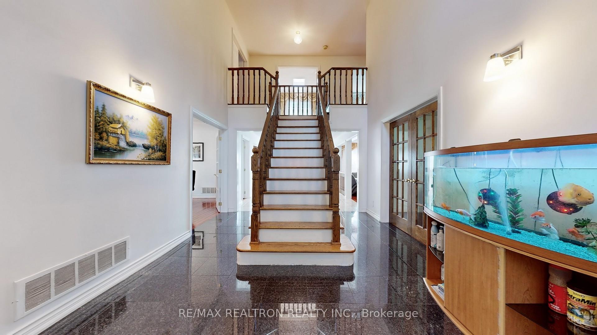 Photo 3 of 72 Spanhouse Crescent, Markham, Unionville — HOMEH