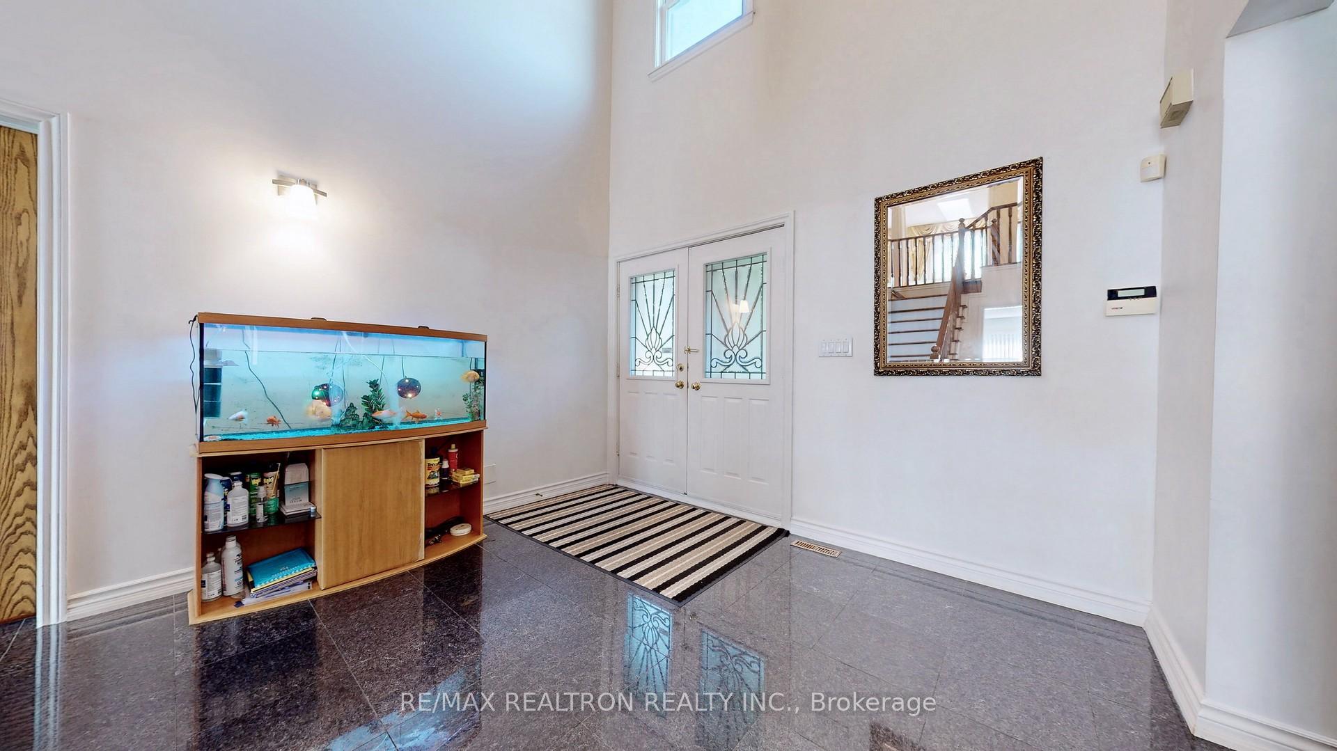 Photo 5 of 72 Spanhouse Crescent, Markham, Unionville — HOMEH