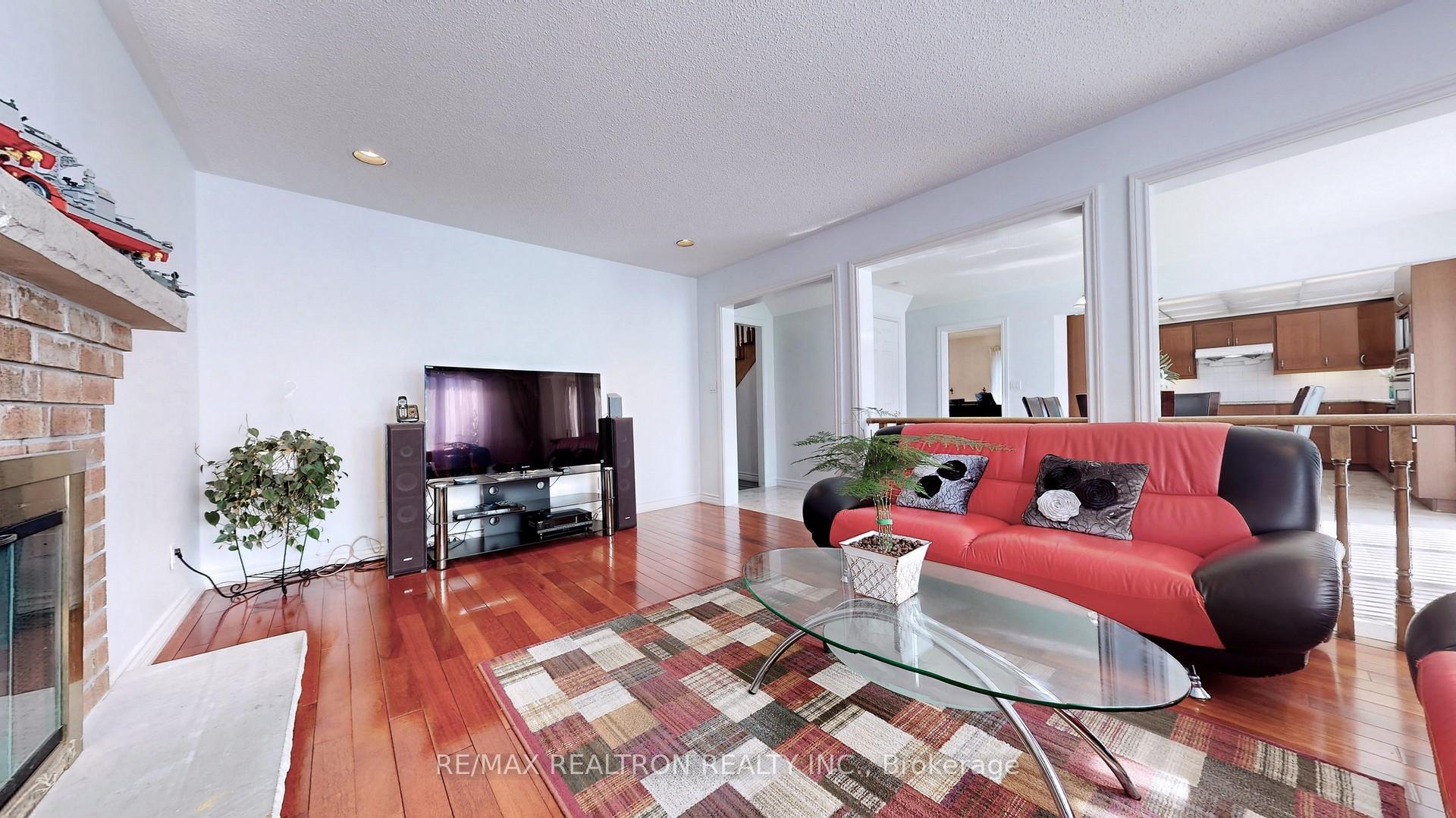 Photo 8 of 72 Spanhouse Crescent, Markham, Unionville — HOMEH