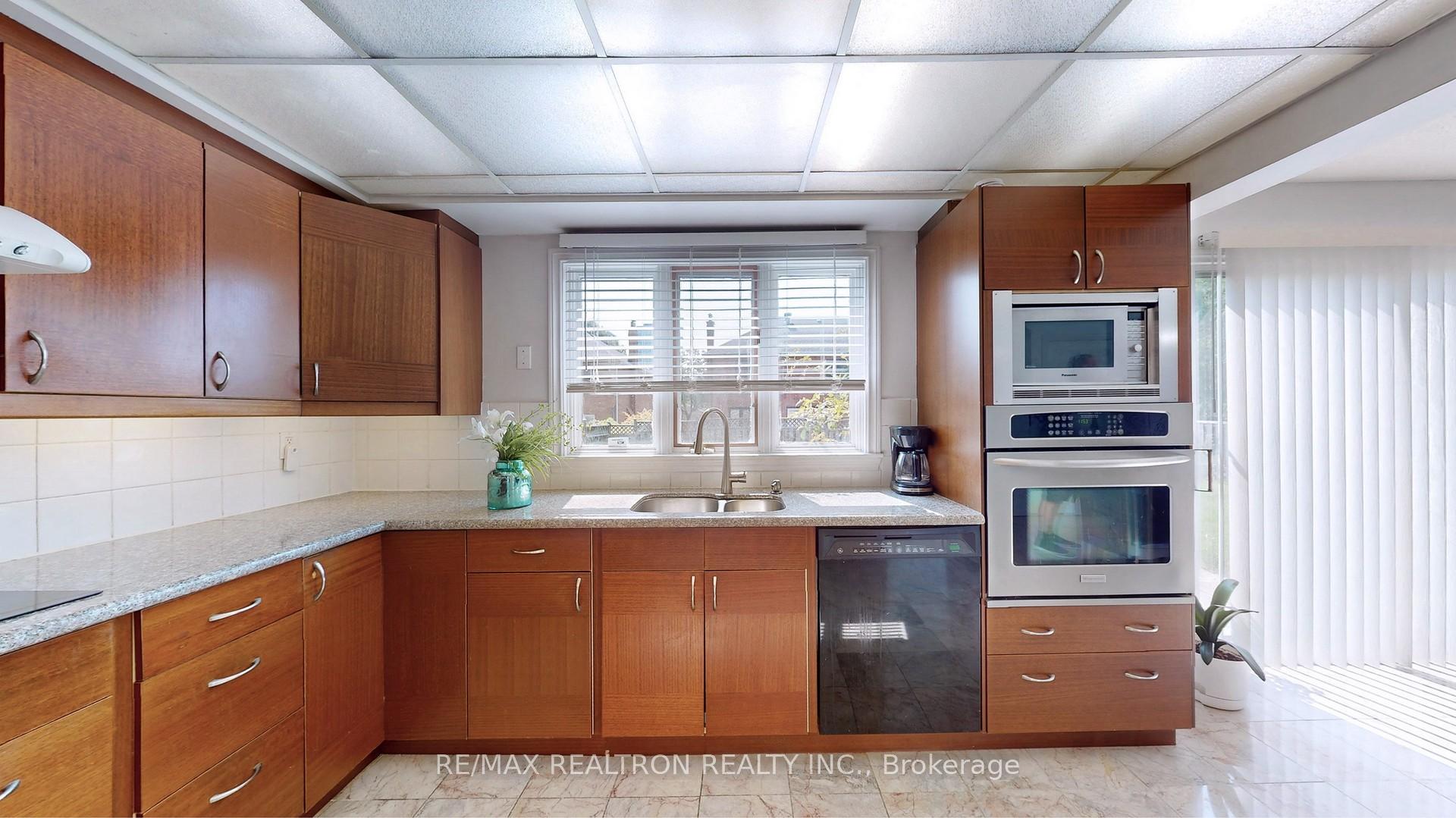 Photo 19 of 72 Spanhouse Crescent, Markham, Unionville — HOMEH