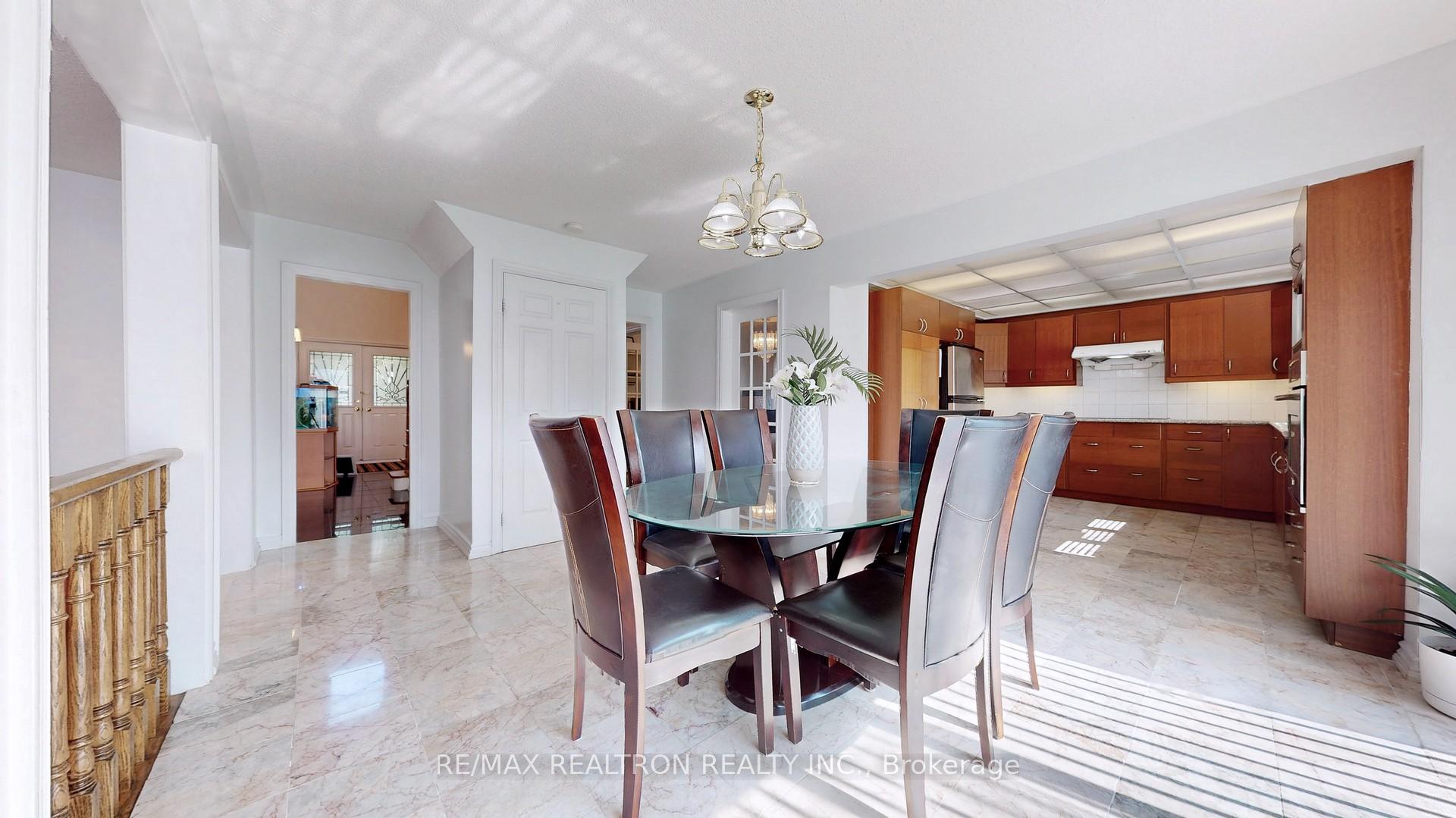 Photo 11 of 72 Spanhouse Crescent, Markham, Unionville — HOMEH