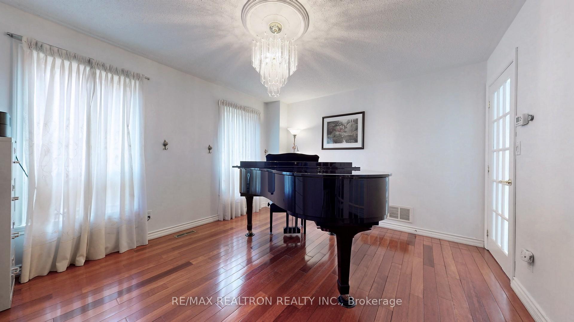 Photo 13 of 72 Spanhouse Crescent, Markham, Unionville — HOMEH