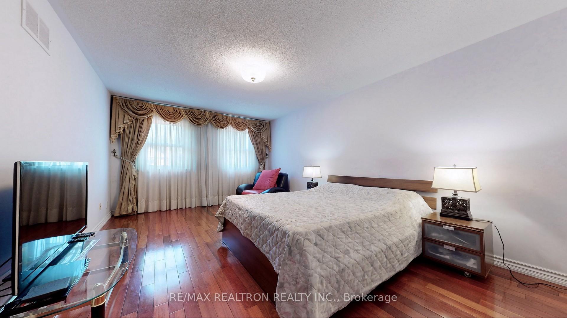 Photo 16 of 72 Spanhouse Crescent, Markham, Unionville — HOMEH