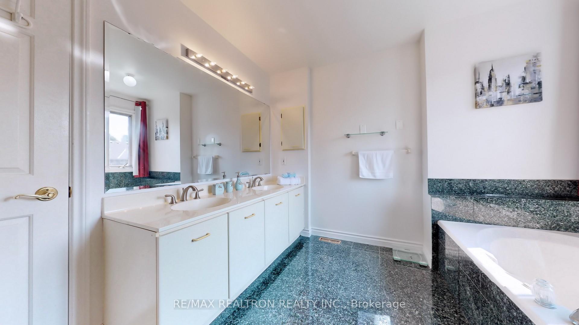 Photo 17 of 72 Spanhouse Crescent, Markham, Unionville — HOMEH