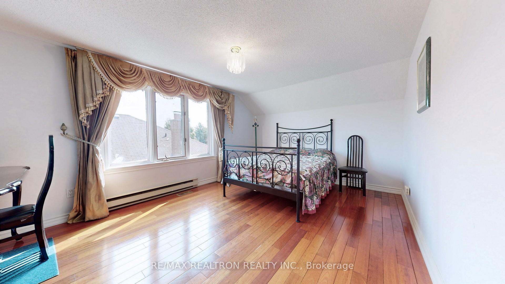 Photo 18 of 72 Spanhouse Crescent, Markham, Unionville — HOMEH