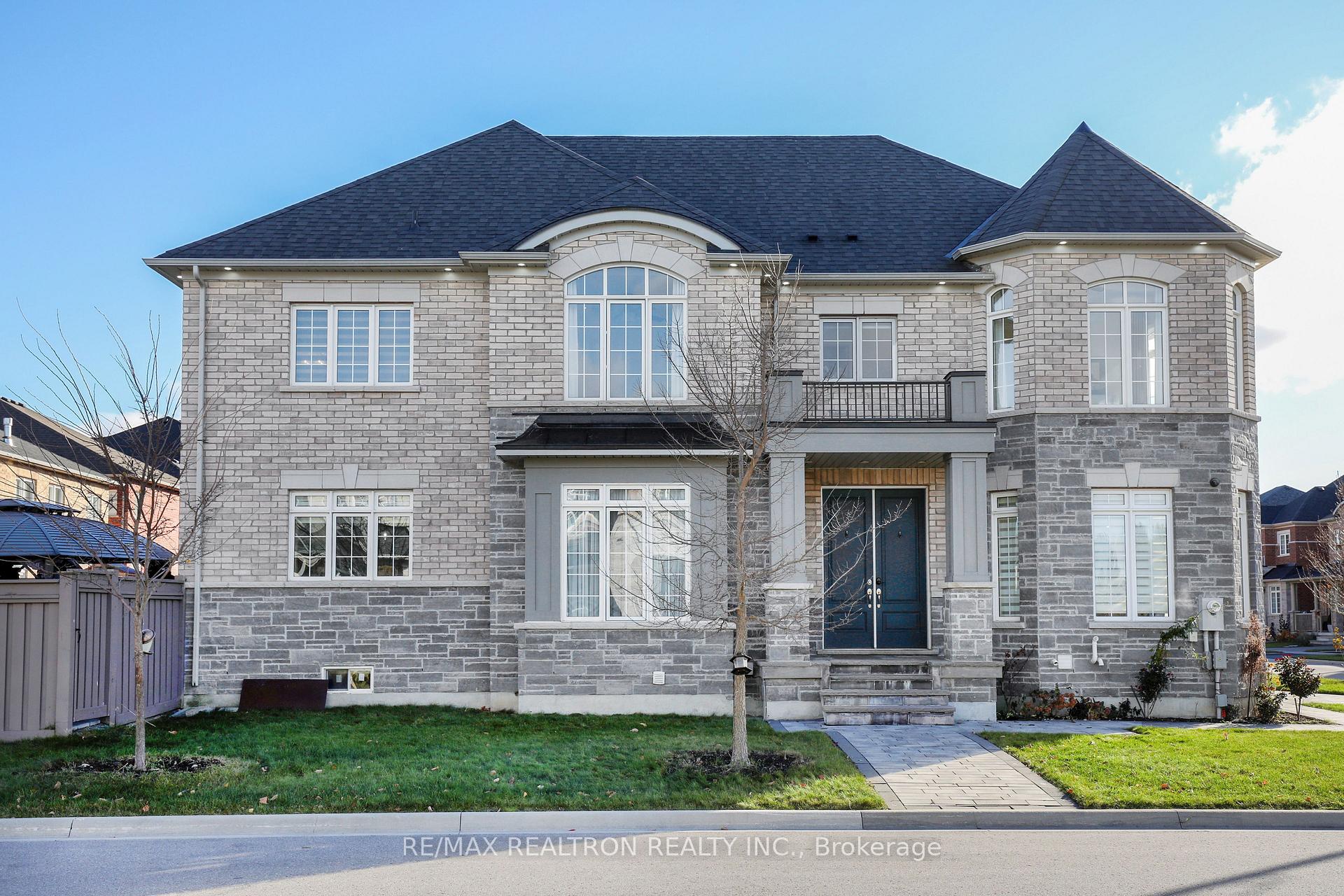 Photo 3 of 39 Joseph Hartman Crescent, Aurora, Rural Aurora — HOMEH