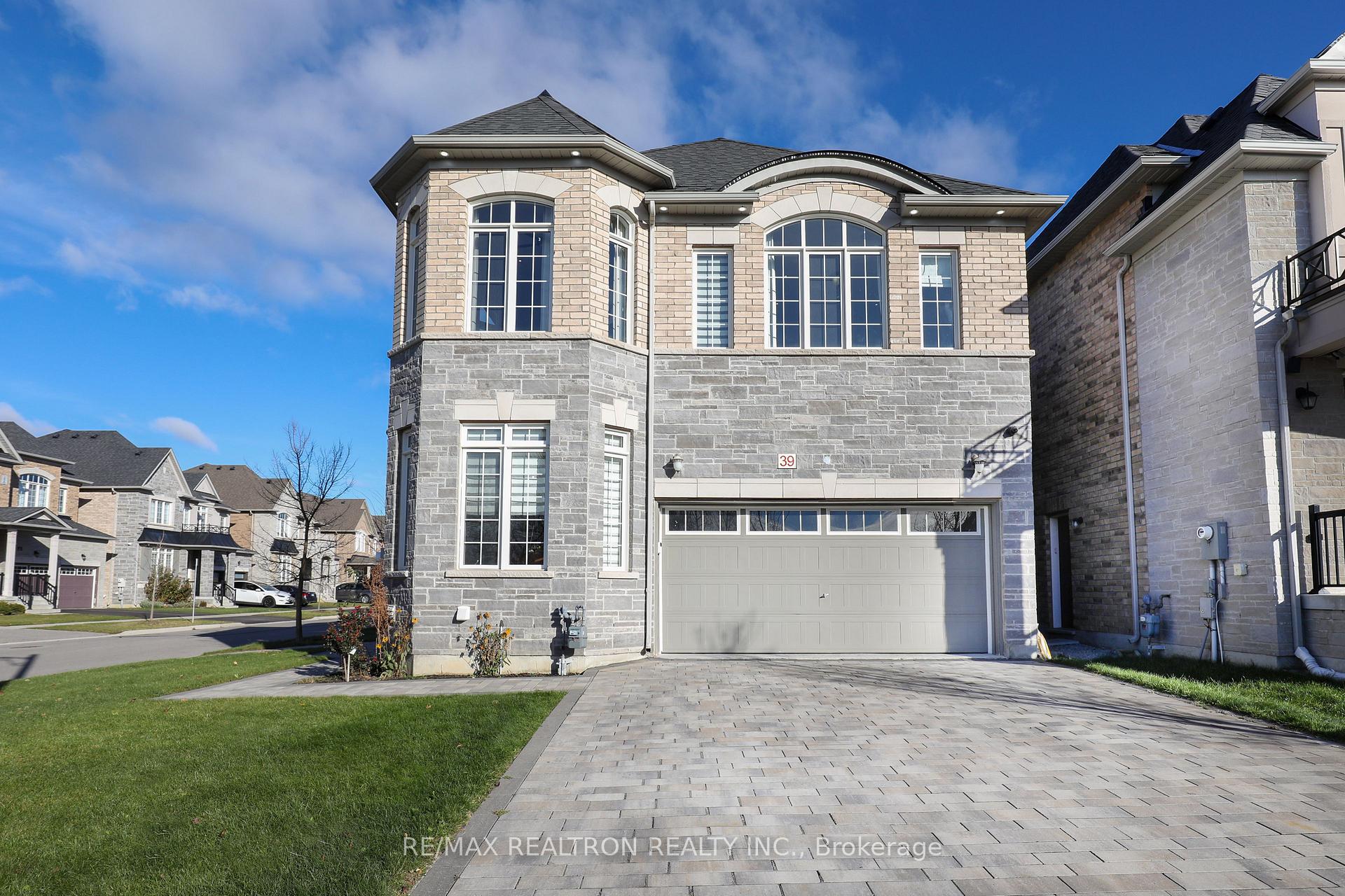 Photo 5 of 39 Joseph Hartman Crescent, Aurora, Rural Aurora — HOMEH