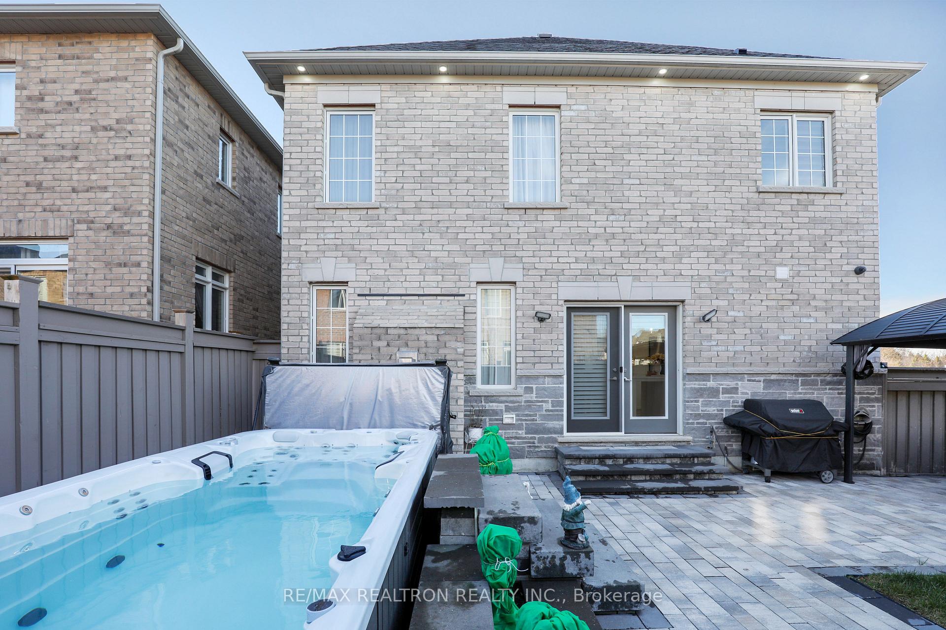 Photo 4 of 39 Joseph Hartman Crescent, Aurora, Rural Aurora — HOMEH