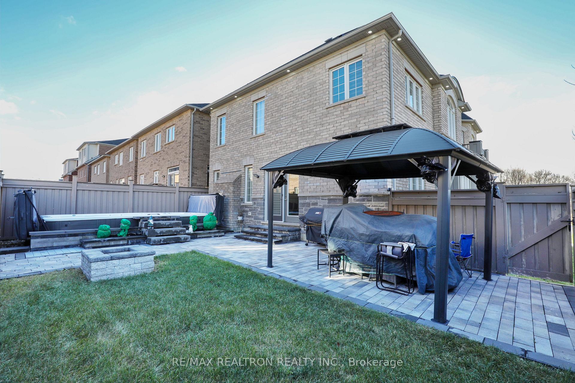Photo 17 of 39 Joseph Hartman Crescent, Aurora, Rural Aurora — HOMEH
