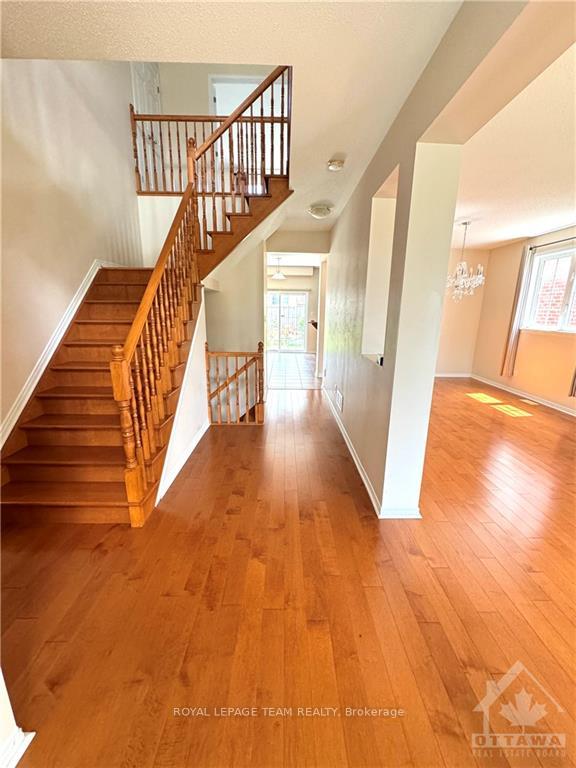 Photo 3 of 360 Tucana Way, Ottawa, Barrhaven - Stonebridge — HOMEH