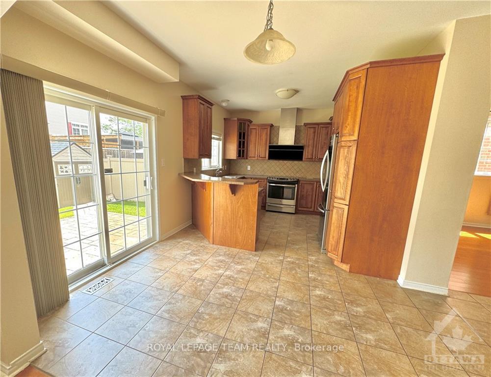 Photo 8 of 360 Tucana Way, Ottawa, Barrhaven - Stonebridge — HOMEH