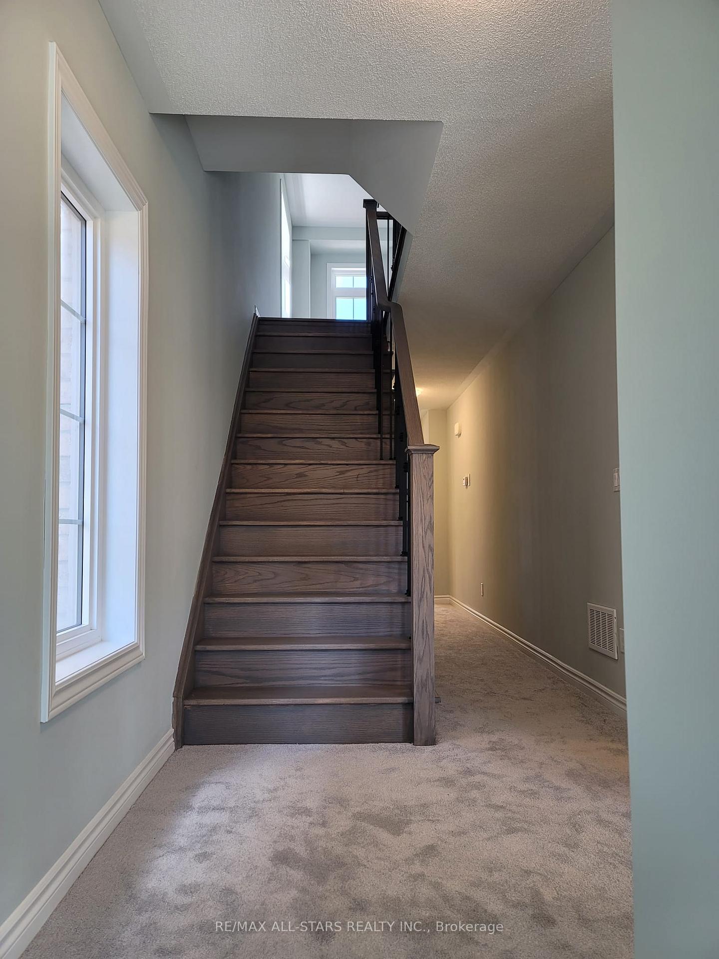 Photo 3 of 1 Royal Collection Way, Whitby, Lynde Creek — HOMEH