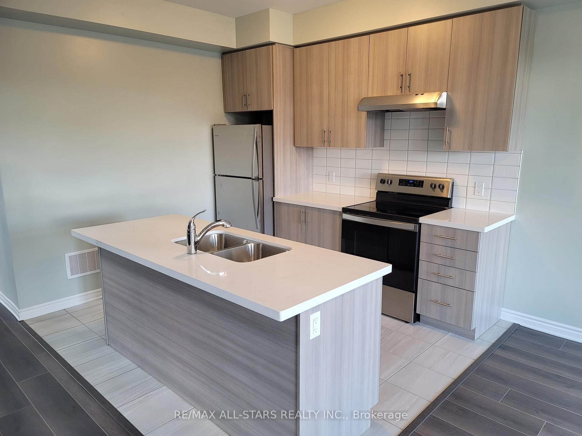 Photo 8 of 1 Royal Collection Way, Whitby, Lynde Creek — HOMEH