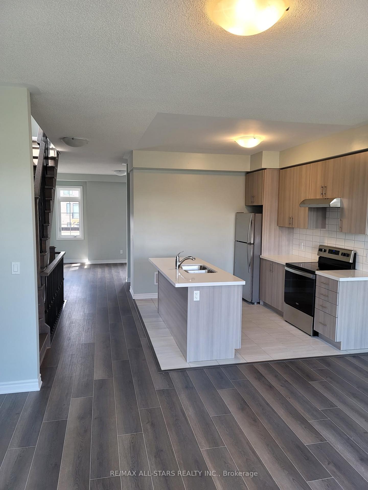 Photo 6 of 1 Royal Collection Way, Whitby, Lynde Creek — HOMEH