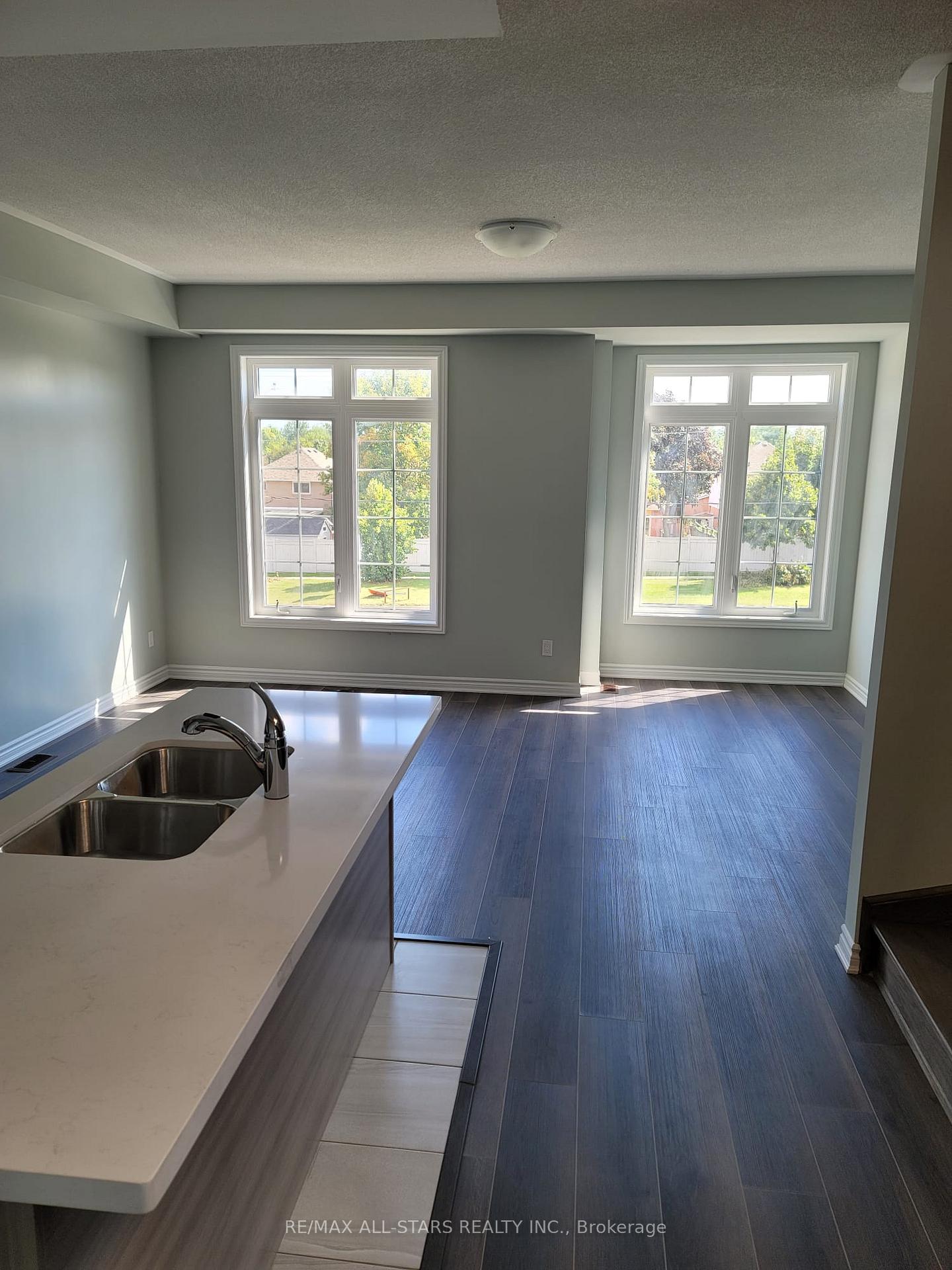 Photo 10 of 1 Royal Collection Way, Whitby, Lynde Creek — HOMEH