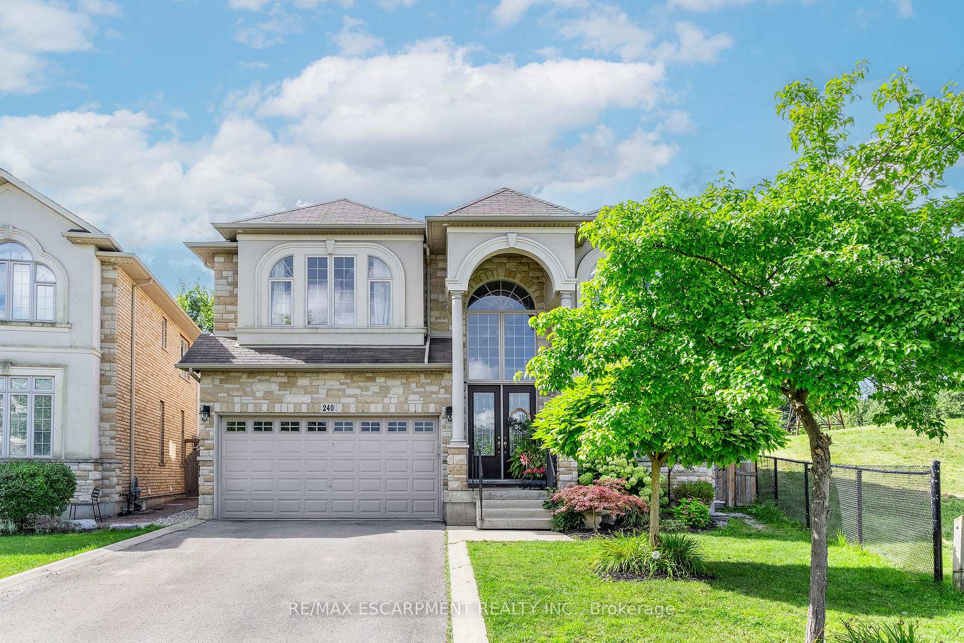 Front of 240 Cloverleaf Drive