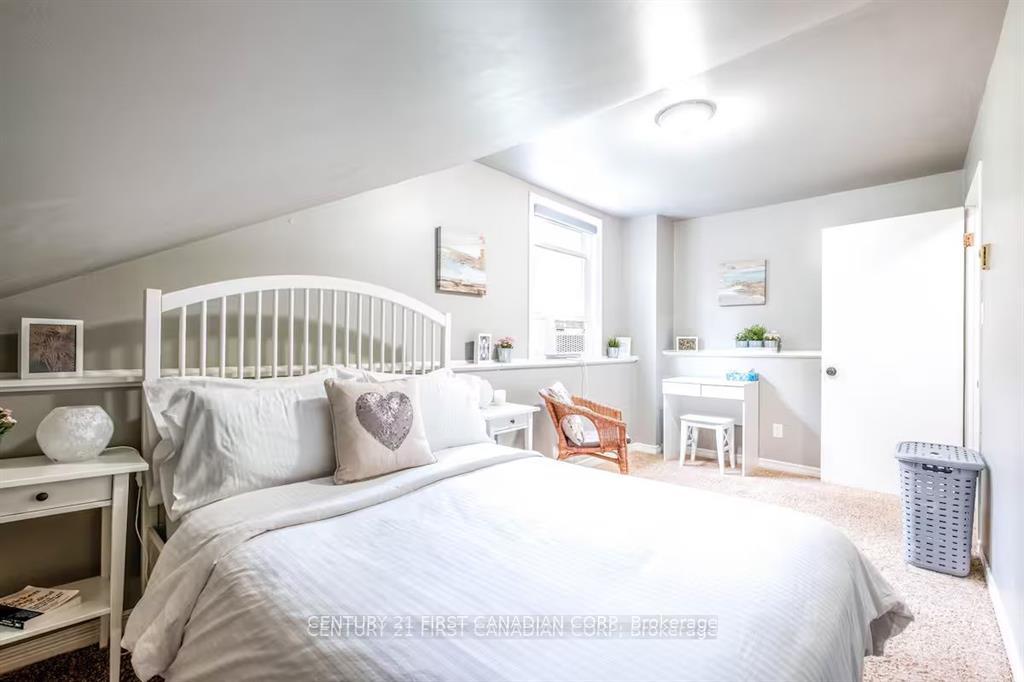 Photo 10 of Unit Unit B, 705 Conservation Drive, Waterloo — HOMEH
