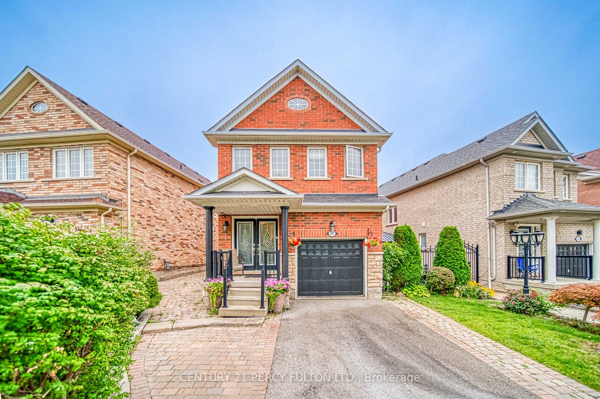 Front of 107 Venice Gate Drive