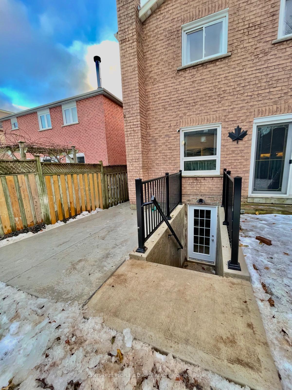 Photo 1 of Unit BSMT, 319 Barber Drive, Halton Hills, Georgetown — HOMEH