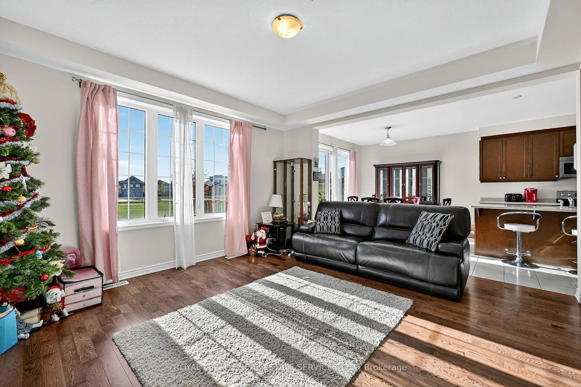 Photo 4 of 32 Celano Drive, Hamilton, Waterdown — HOMEH