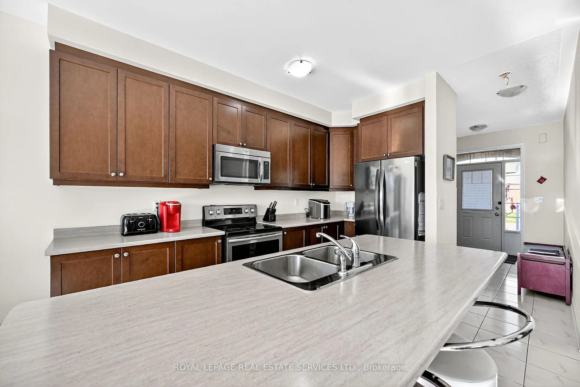 Photo 6 of 32 Celano Drive, Hamilton, Waterdown — HOMEH